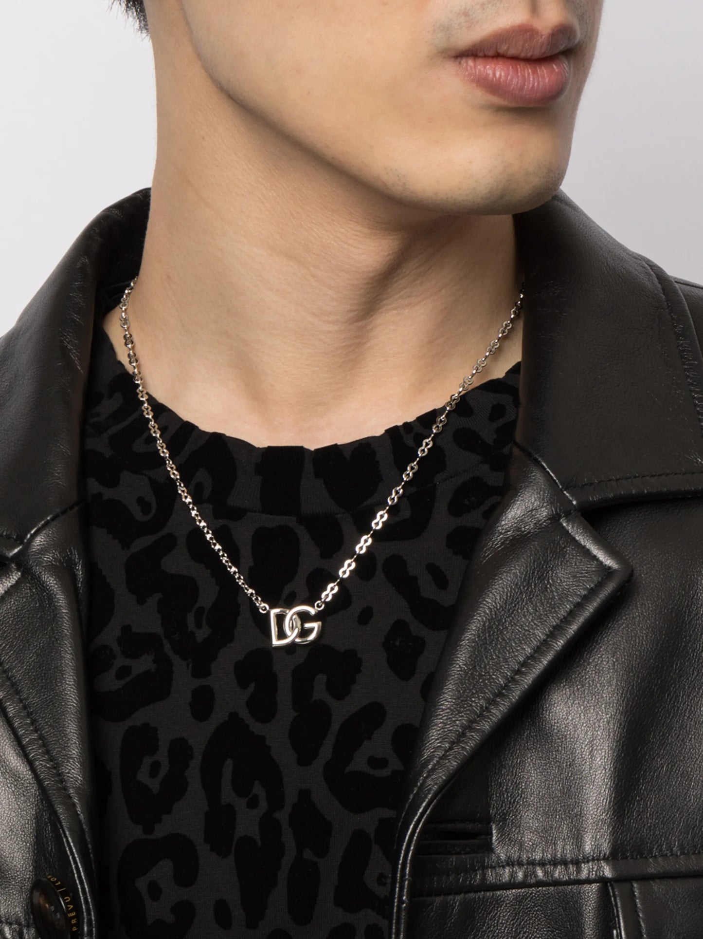 logo-detail necklace