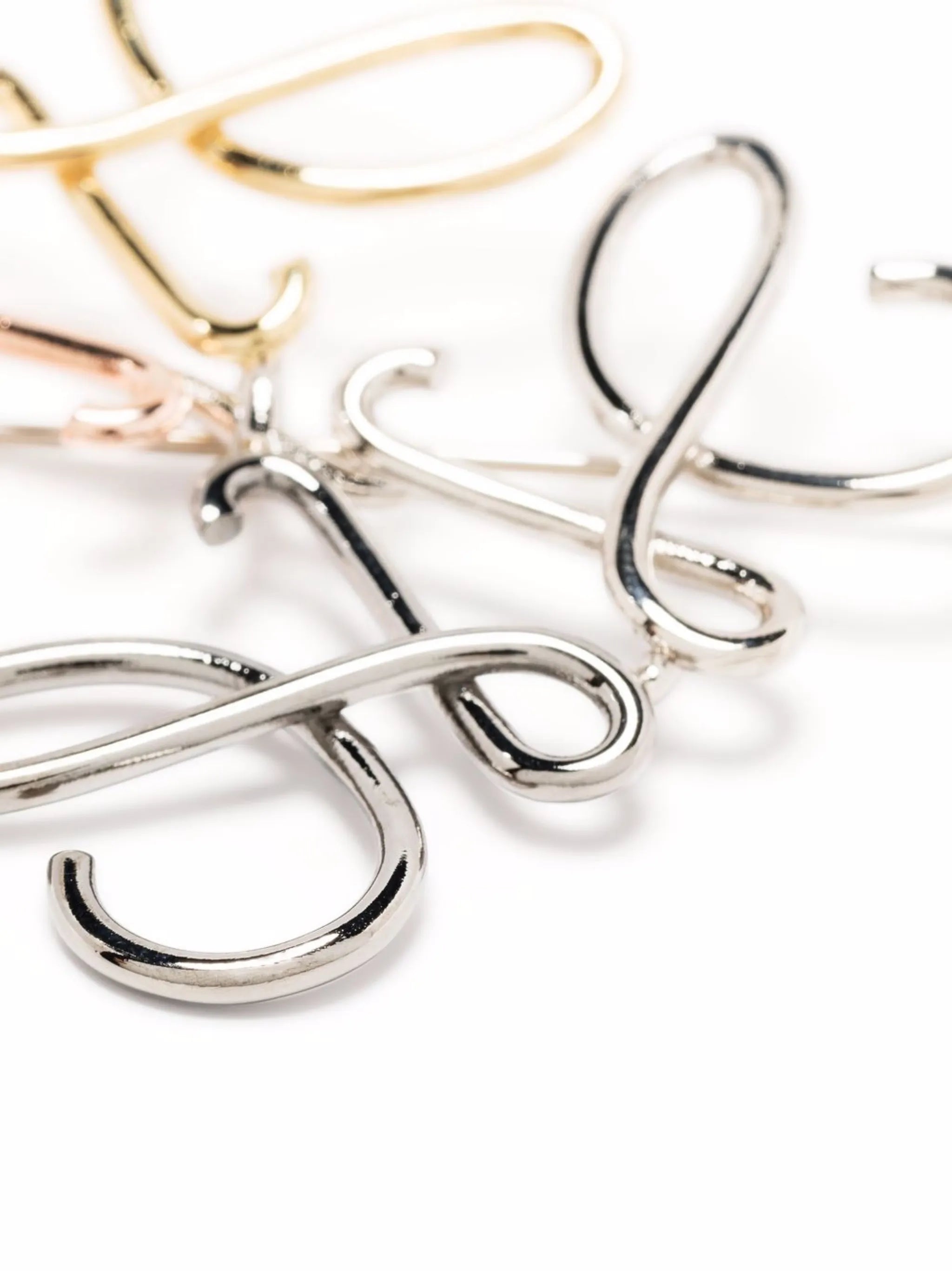 pin-fastening logo brooch