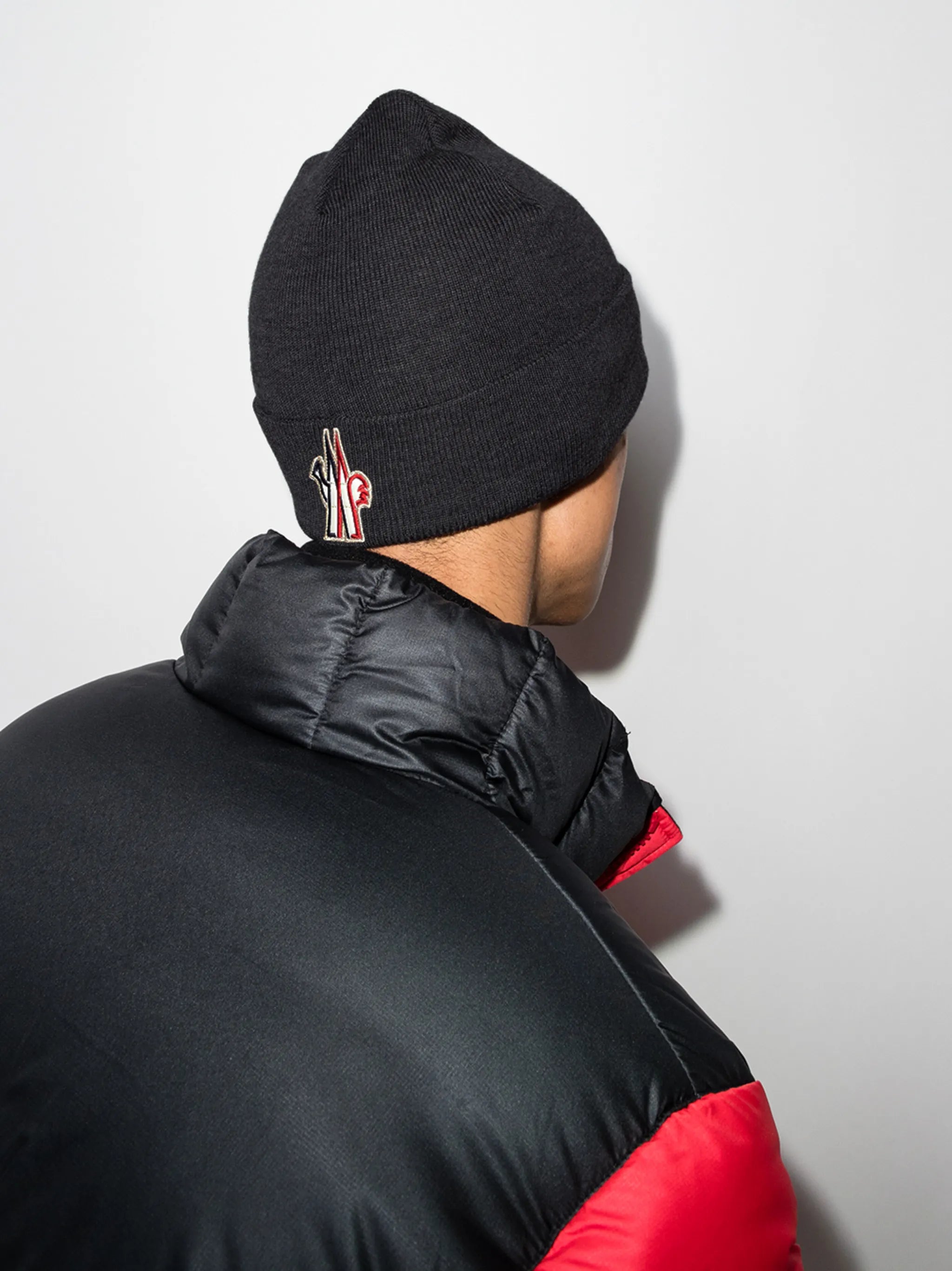 logo patch knitted beanie