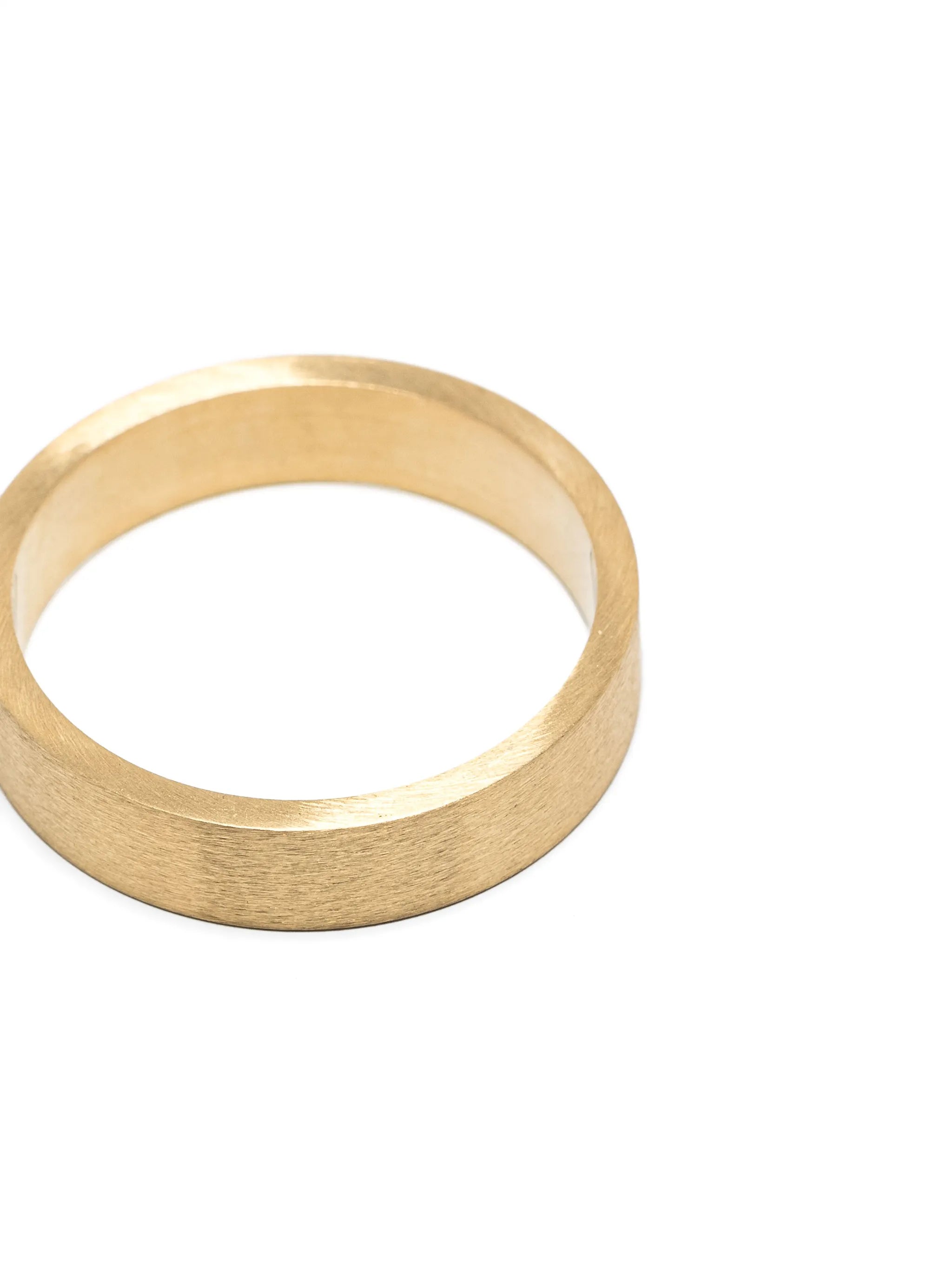 18kt yellow gold ribbon brushed ring