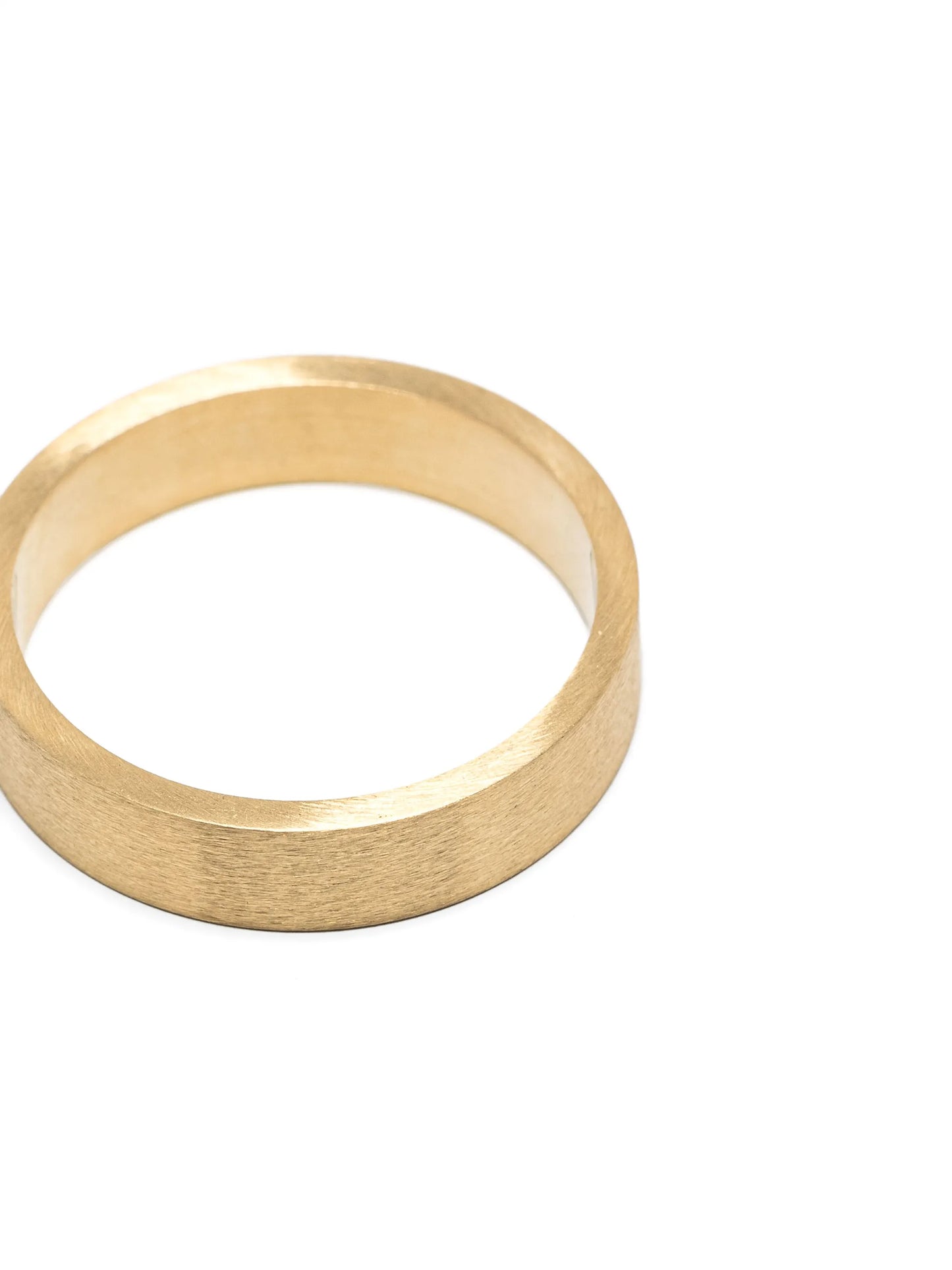 18kt yellow gold ribbon brushed ring