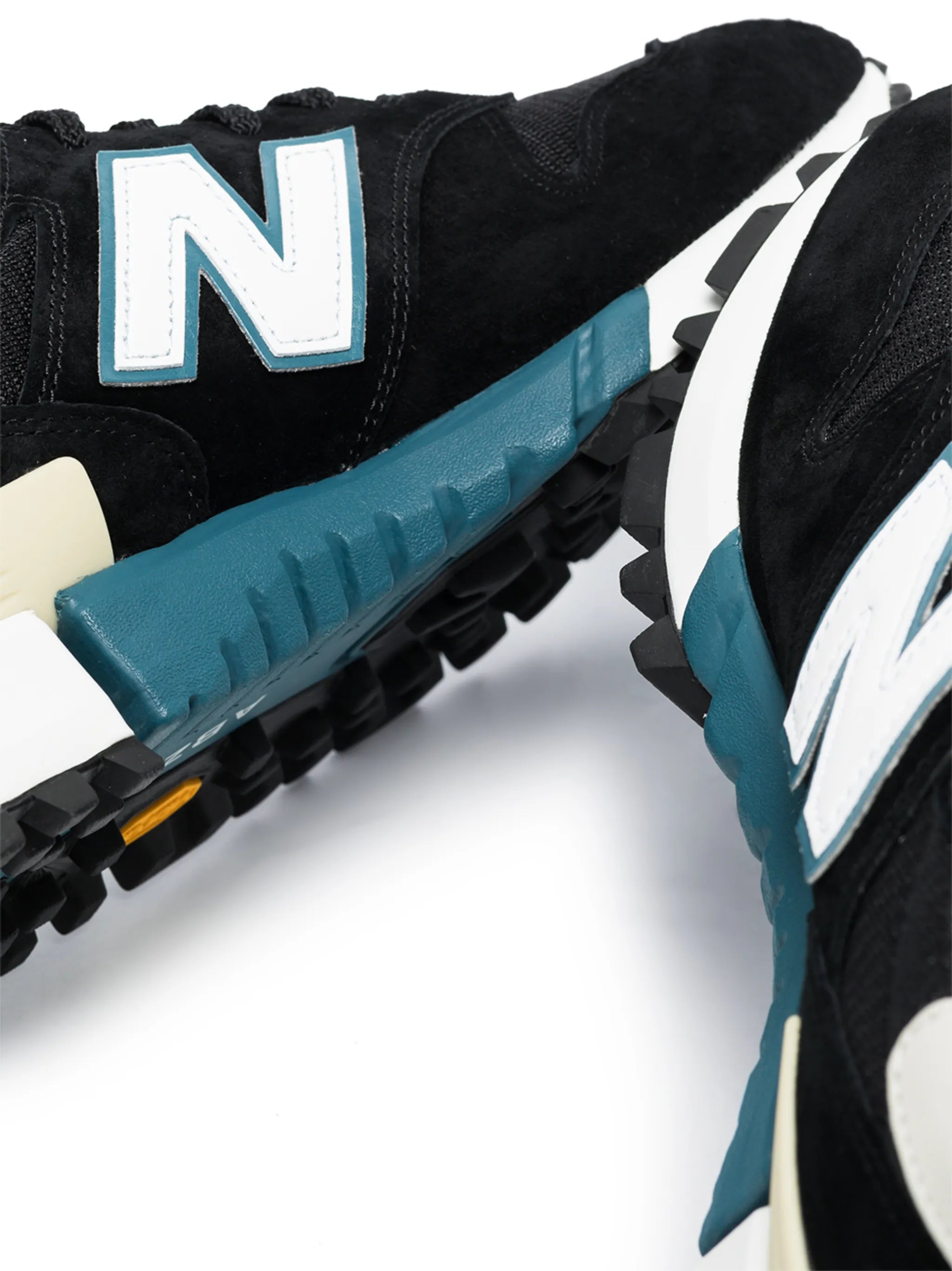 R_C1300 low-top sneakers