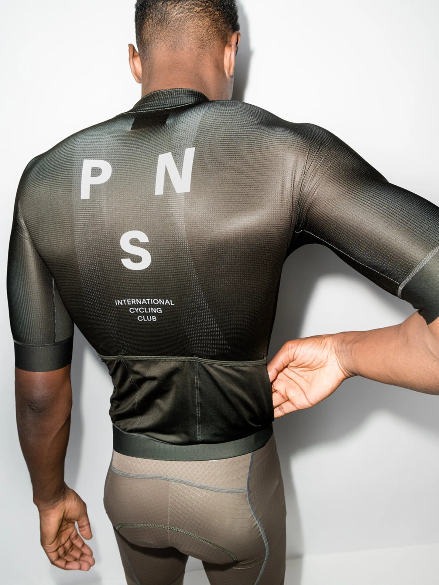 Mechanism cycling vest