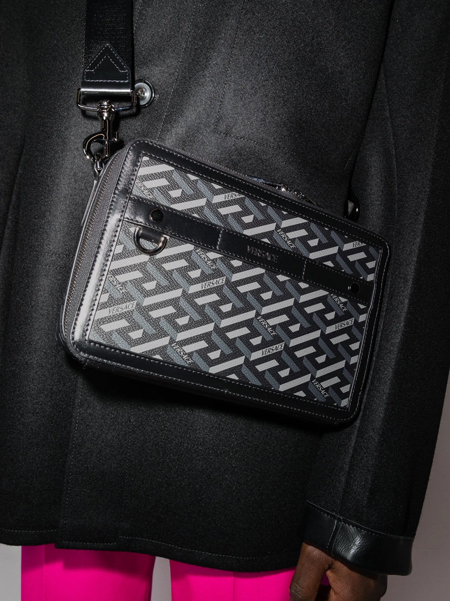 La Greca print camera bag