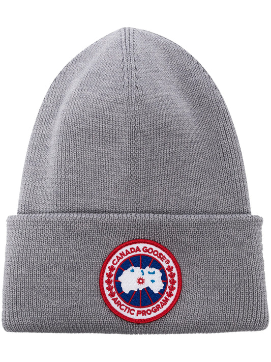 Arctic Disc ribbed-knit beanie