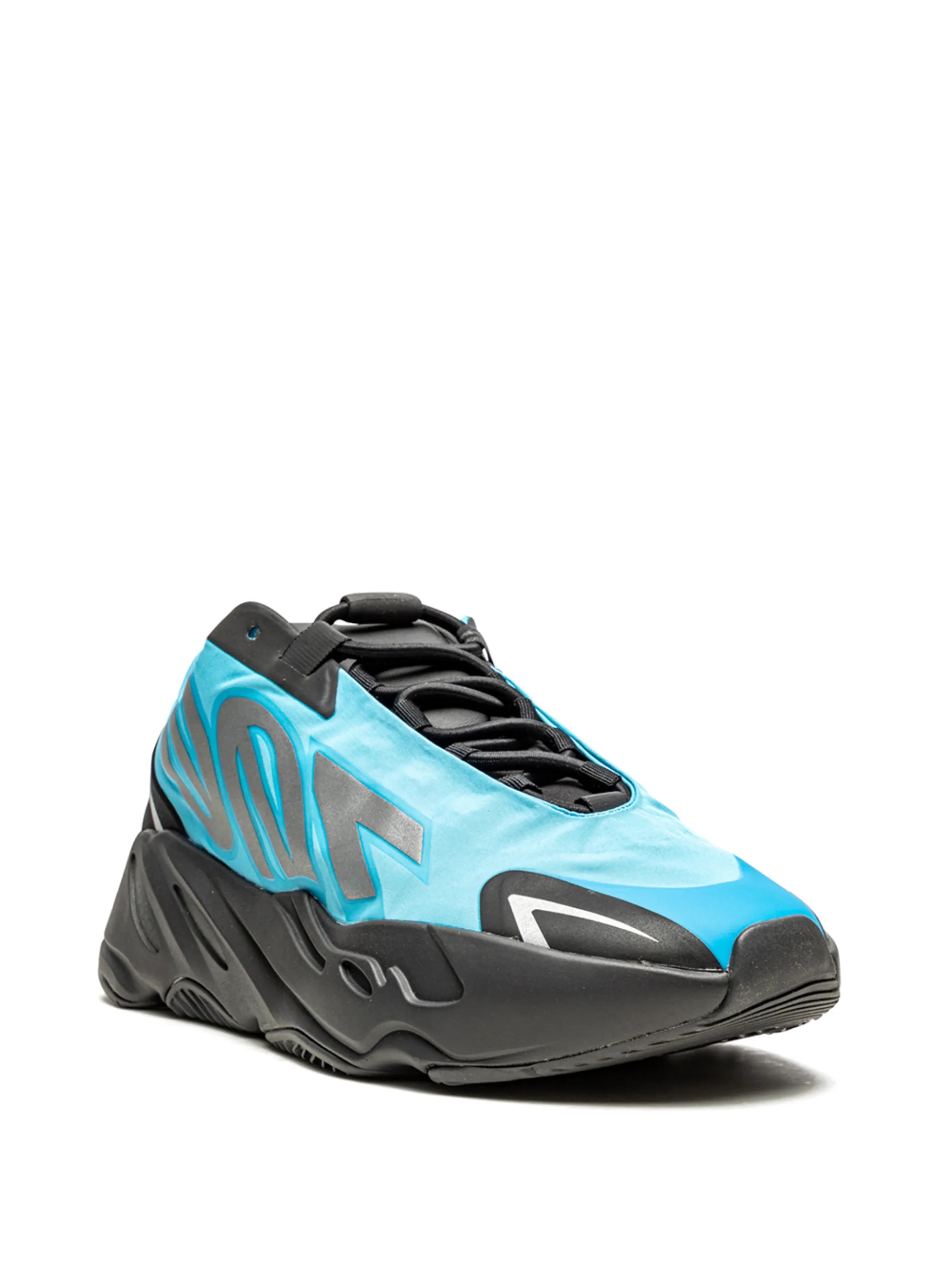 YEEZY 700 MNVN 