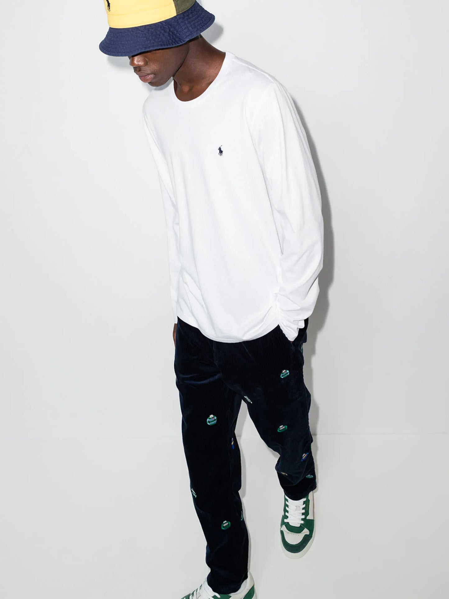 logo-embroidered T-shirt