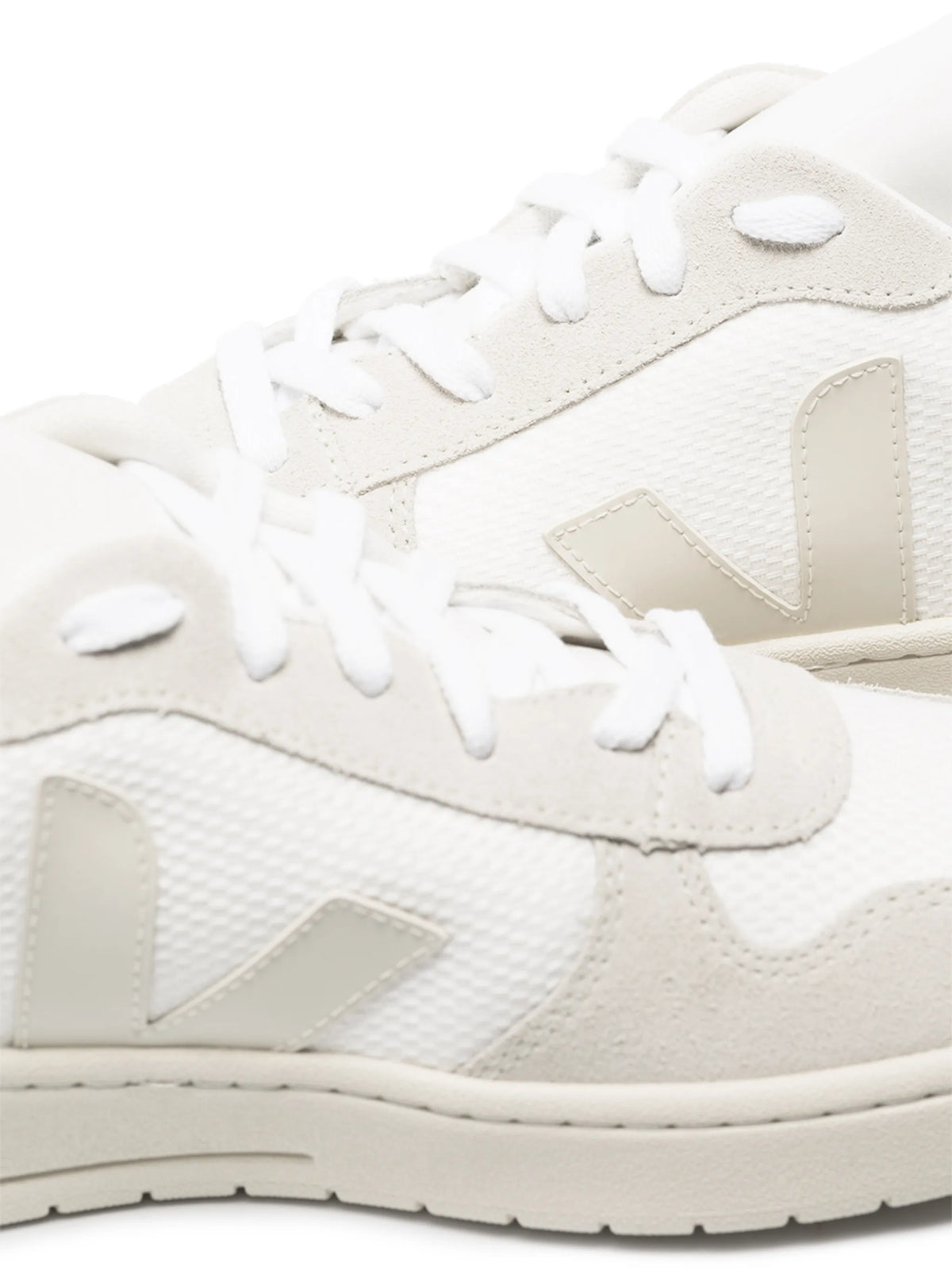 V-10 low-top sneakers