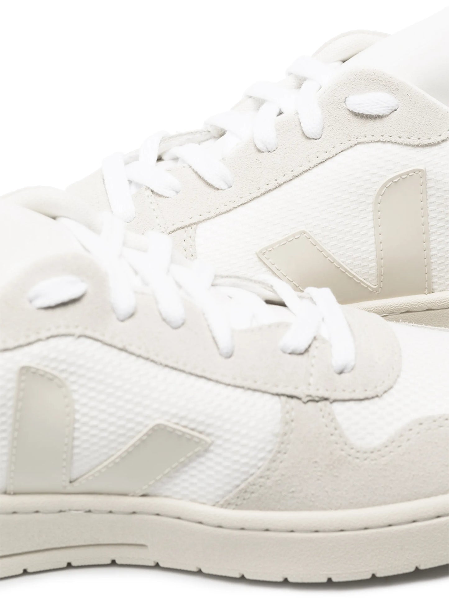 V-10 low-top sneakers