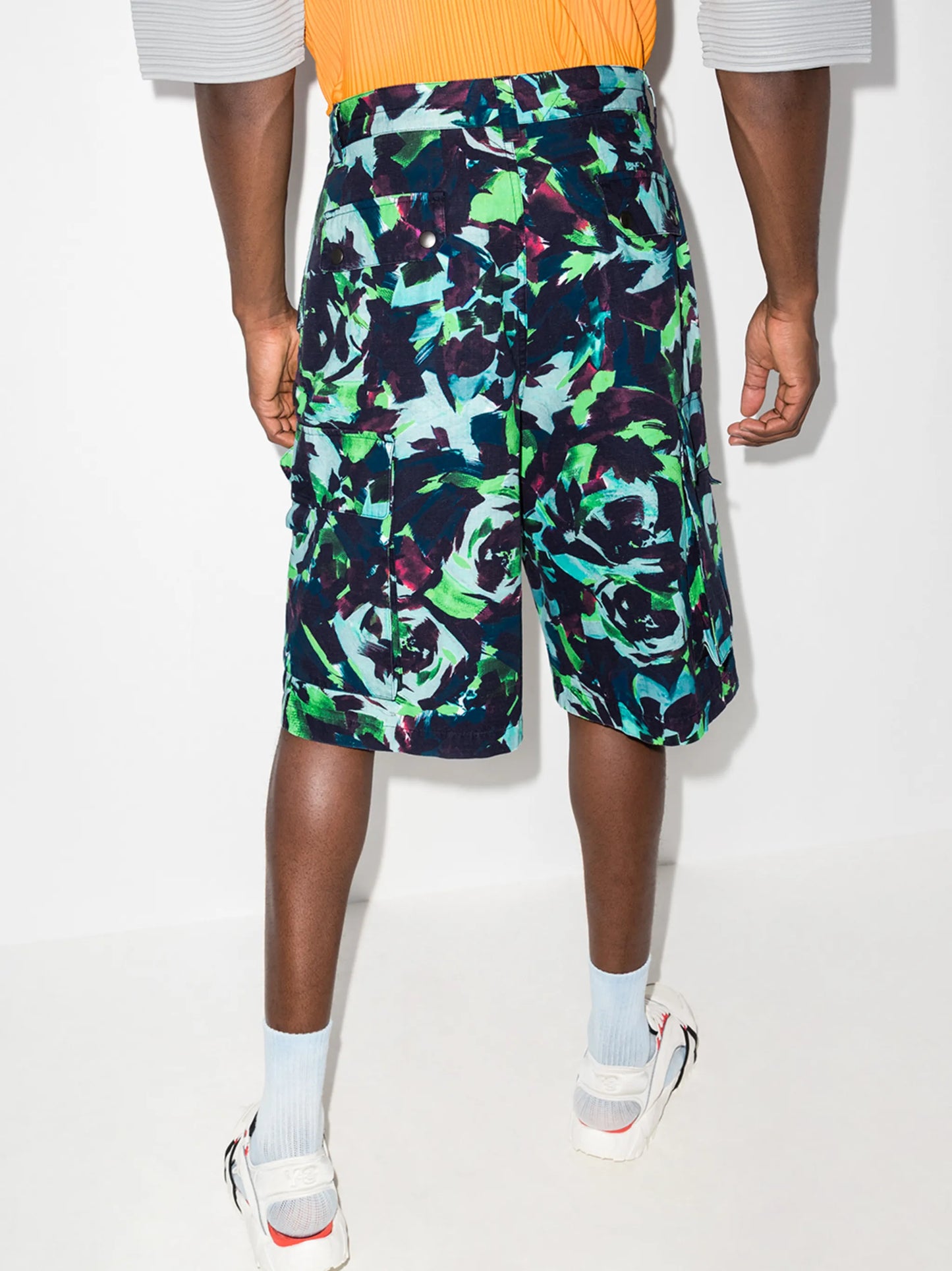 graphic-print cargo shorts