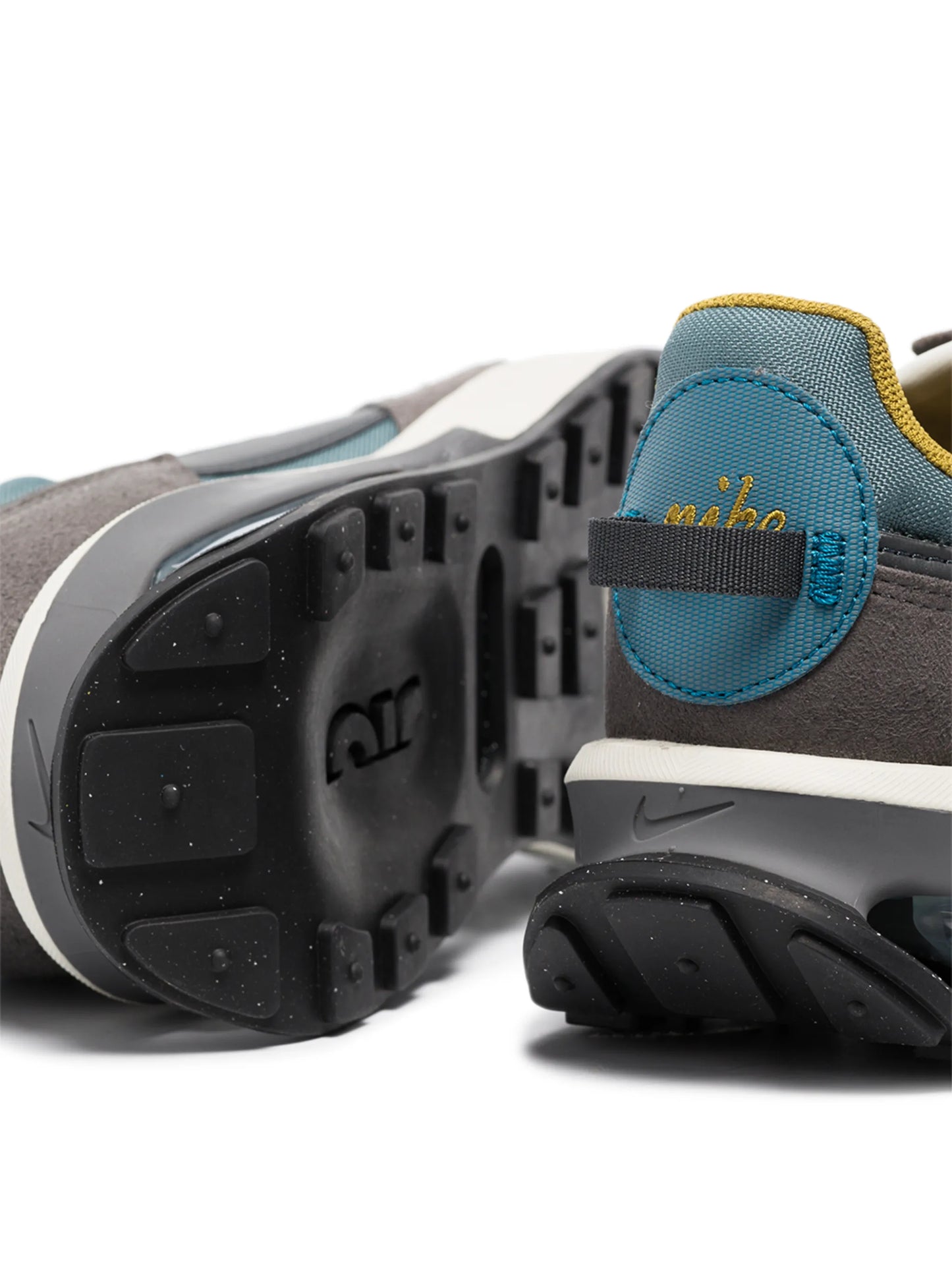Air Max Pre-Day LX sneakers