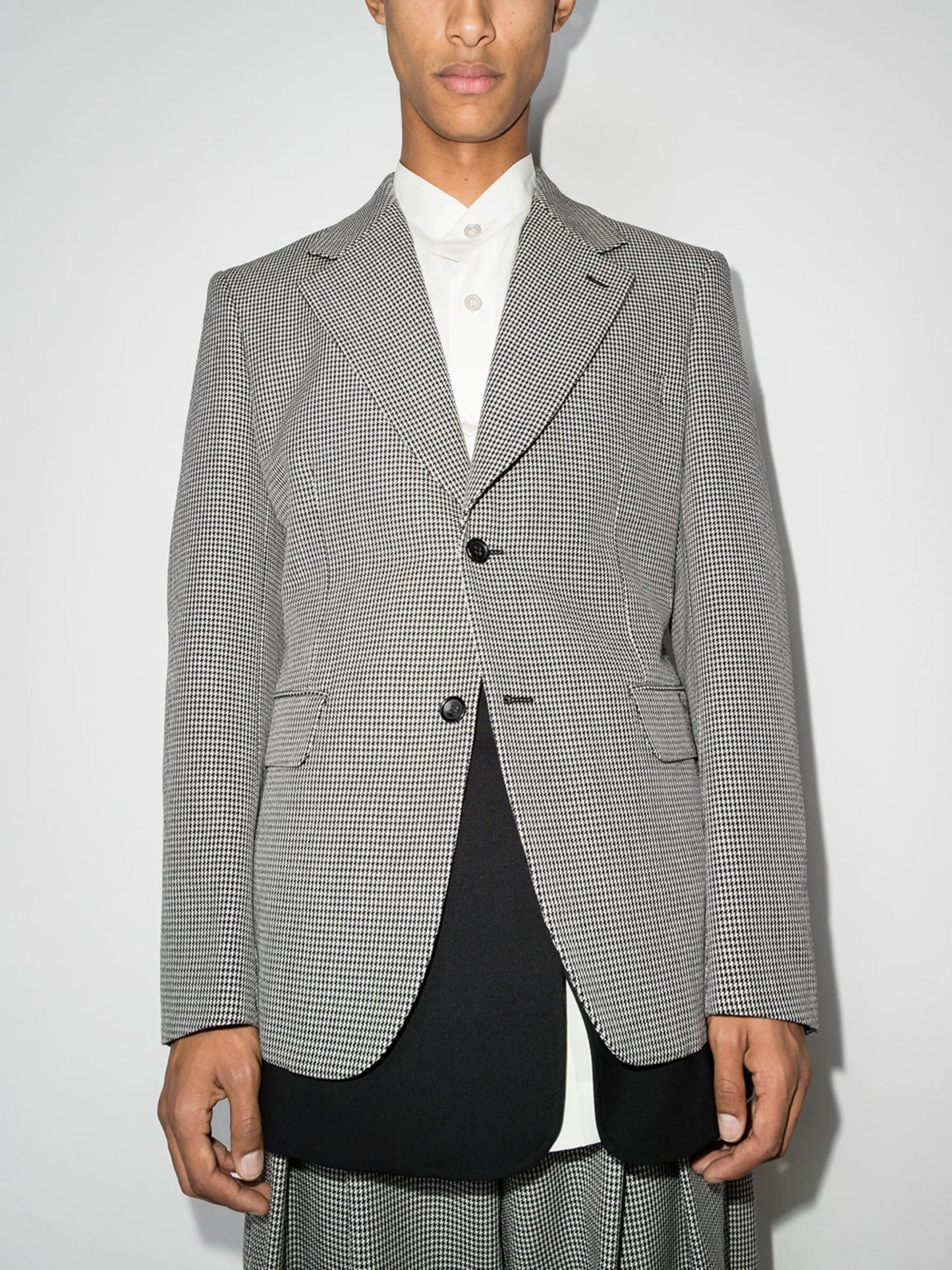 single-breasted houndstooth blazer