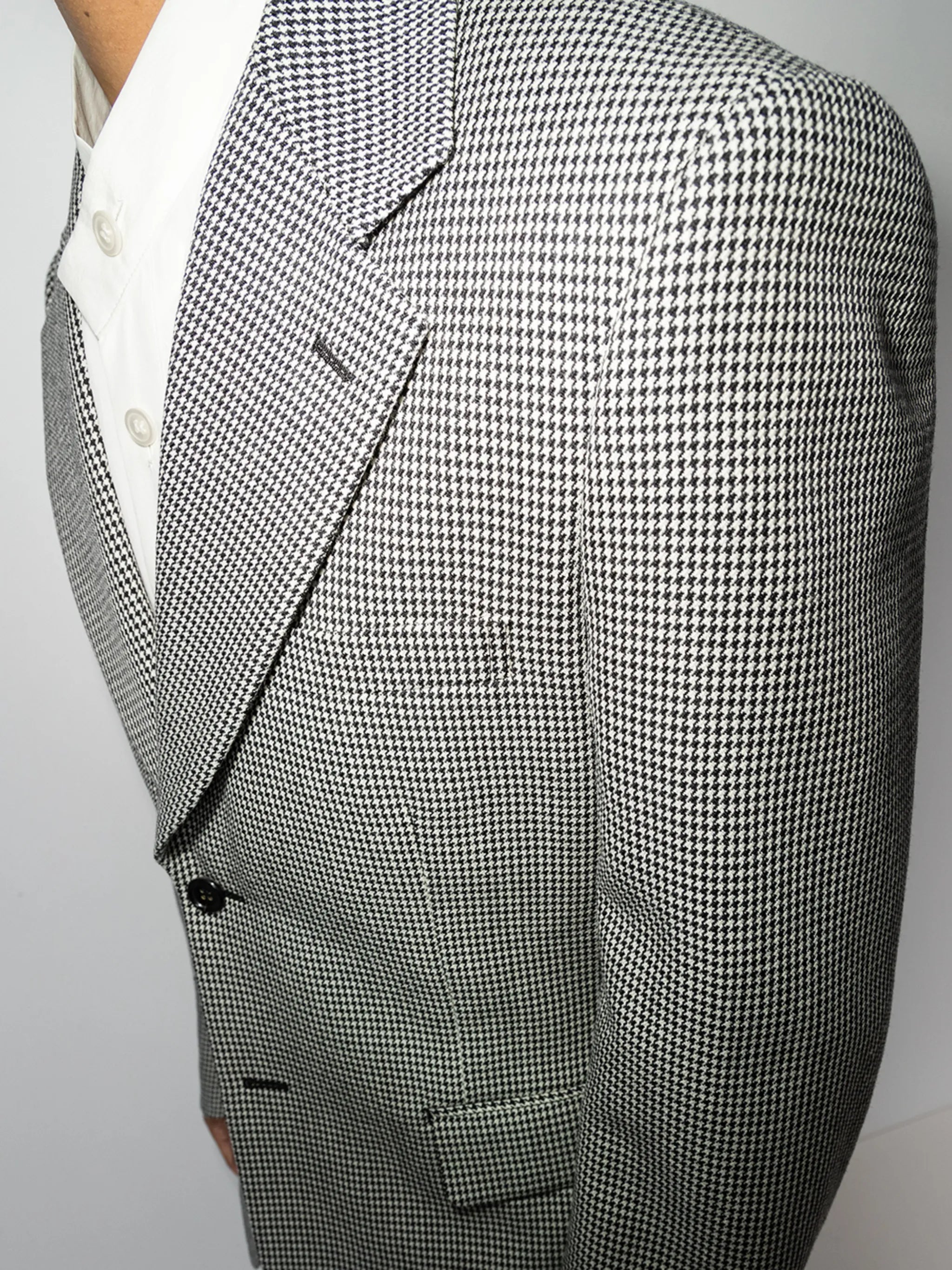 single-breasted houndstooth blazer