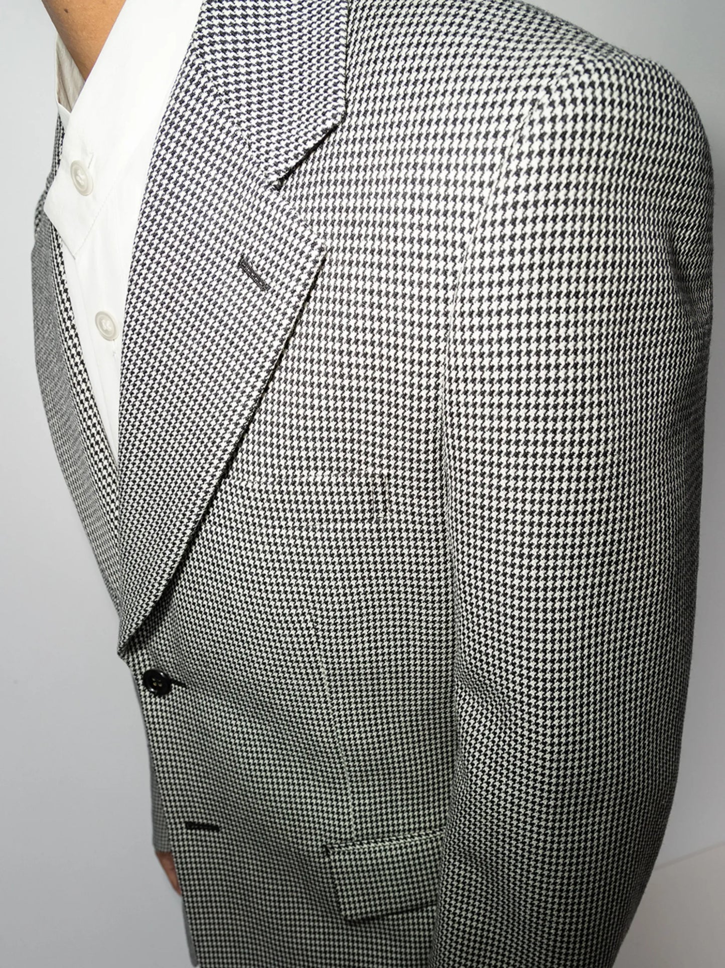 single-breasted houndstooth blazer