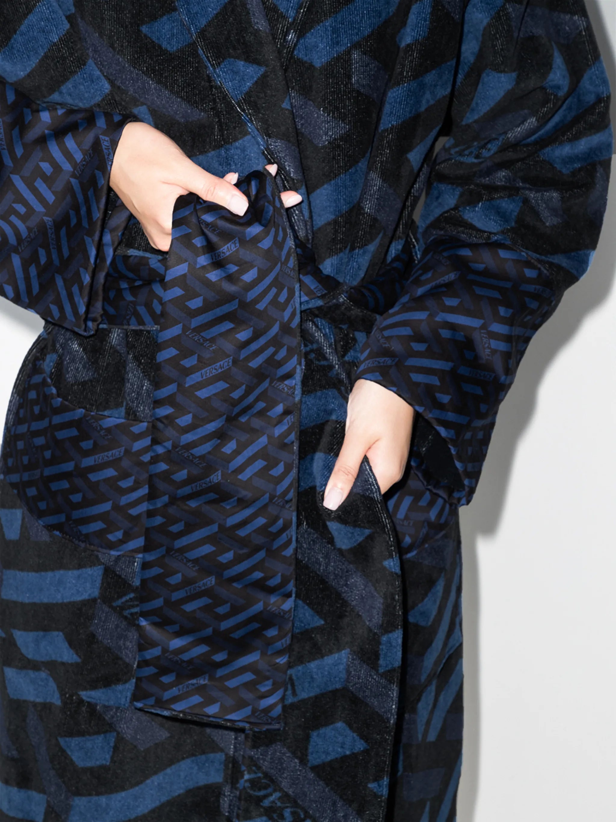 Barocco-pattern belted robe
