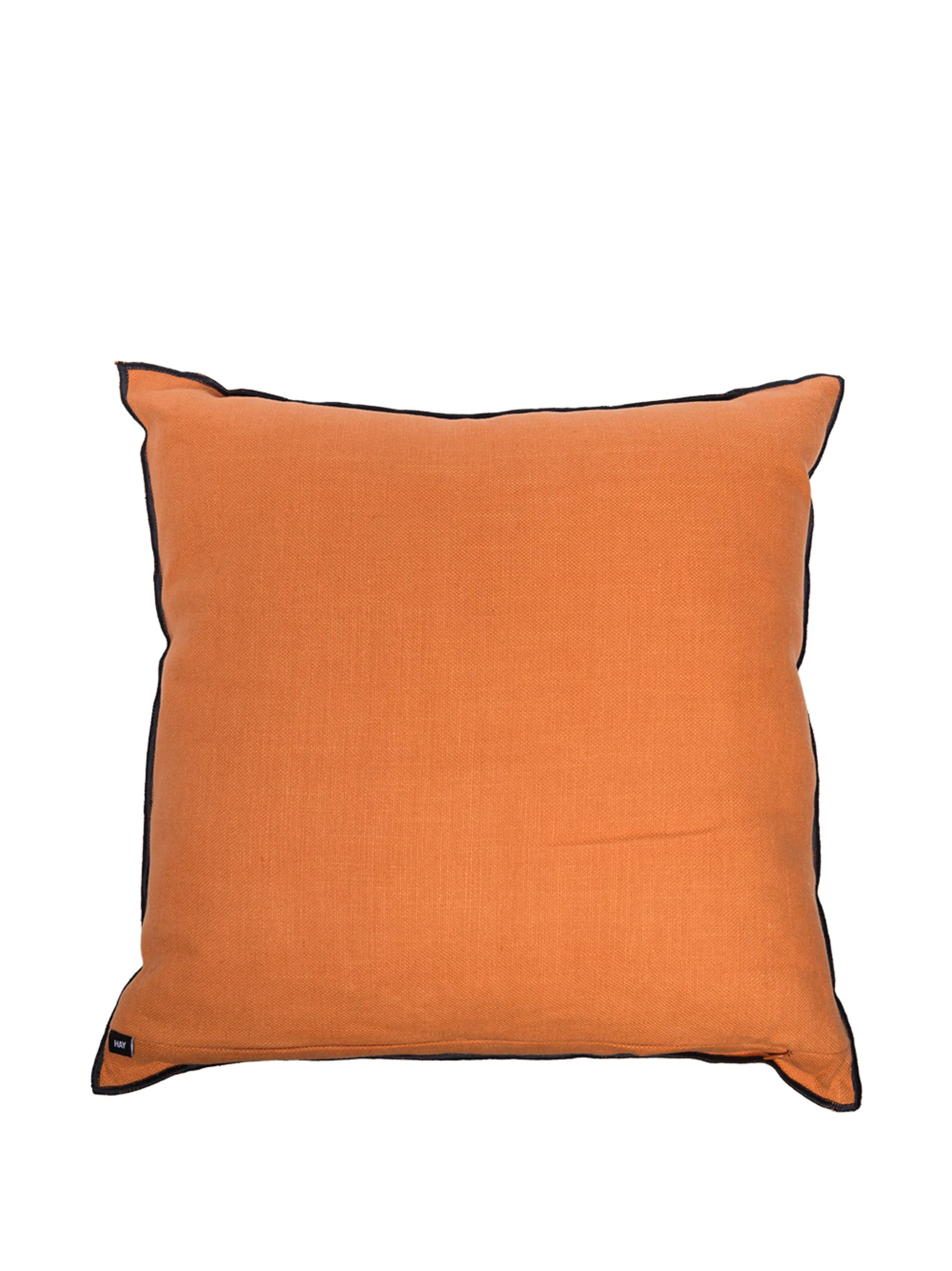 Outline contrast trim cushion
