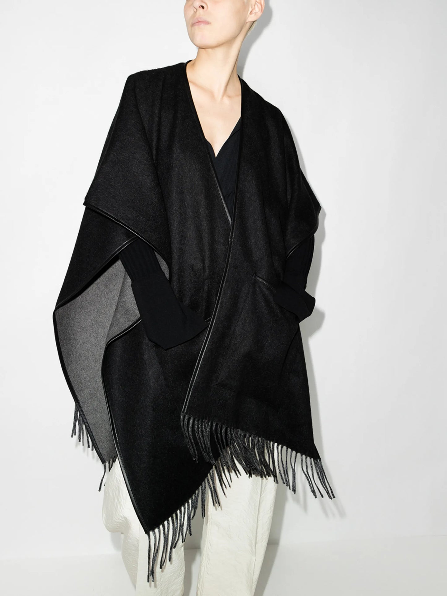 1927 fringed-edge knitted cape