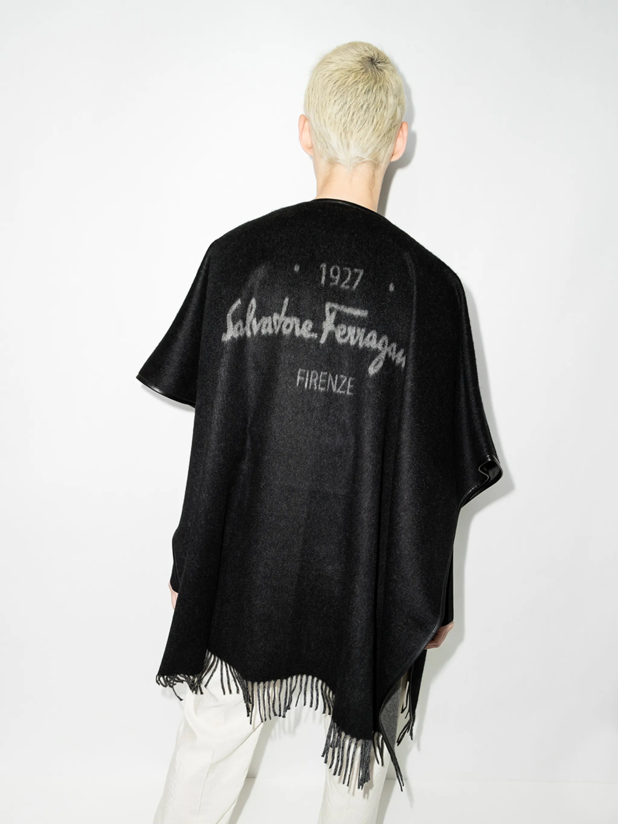 1927 fringed-edge knitted cape
