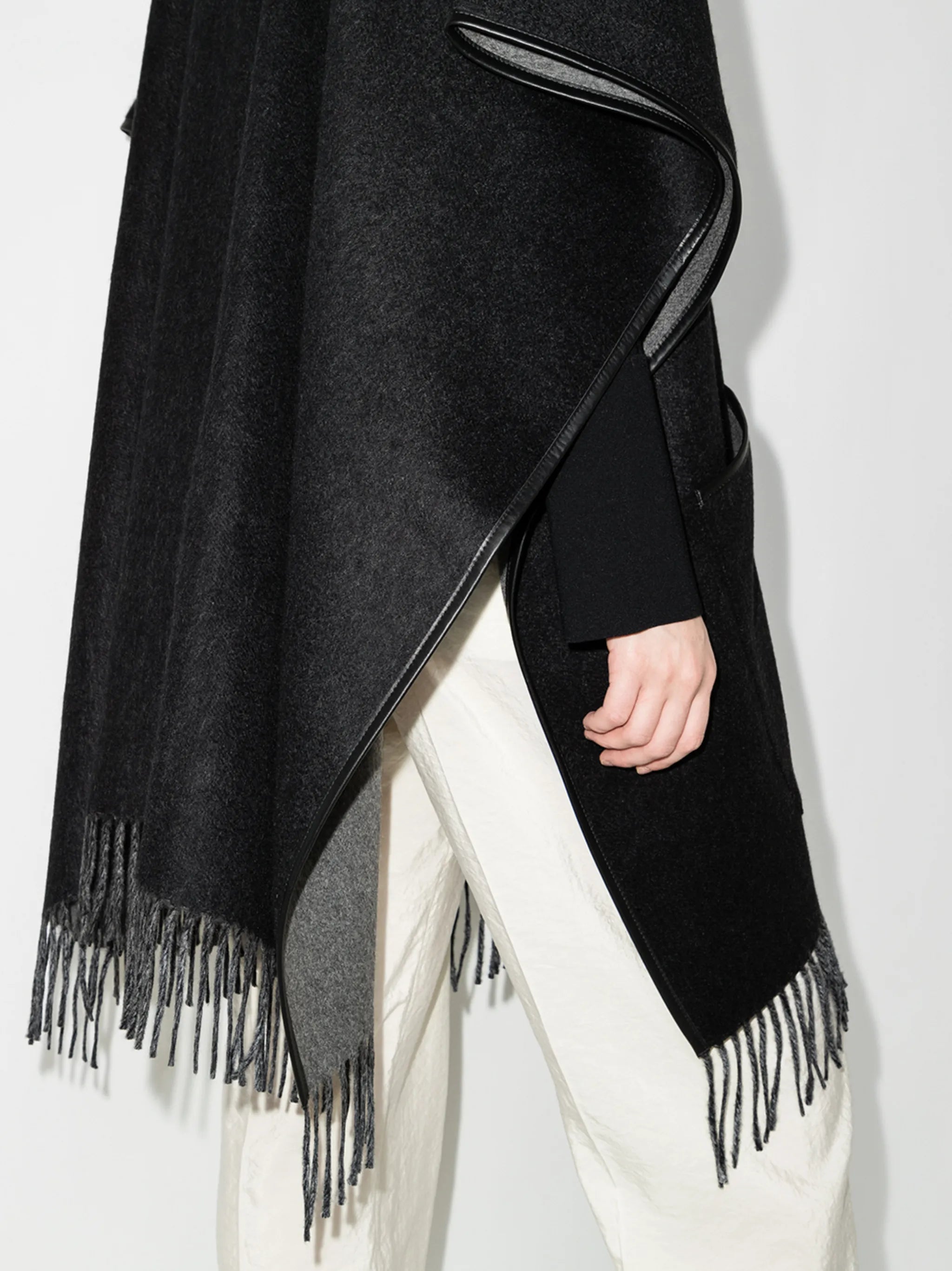 1927 fringed-edge knitted cape