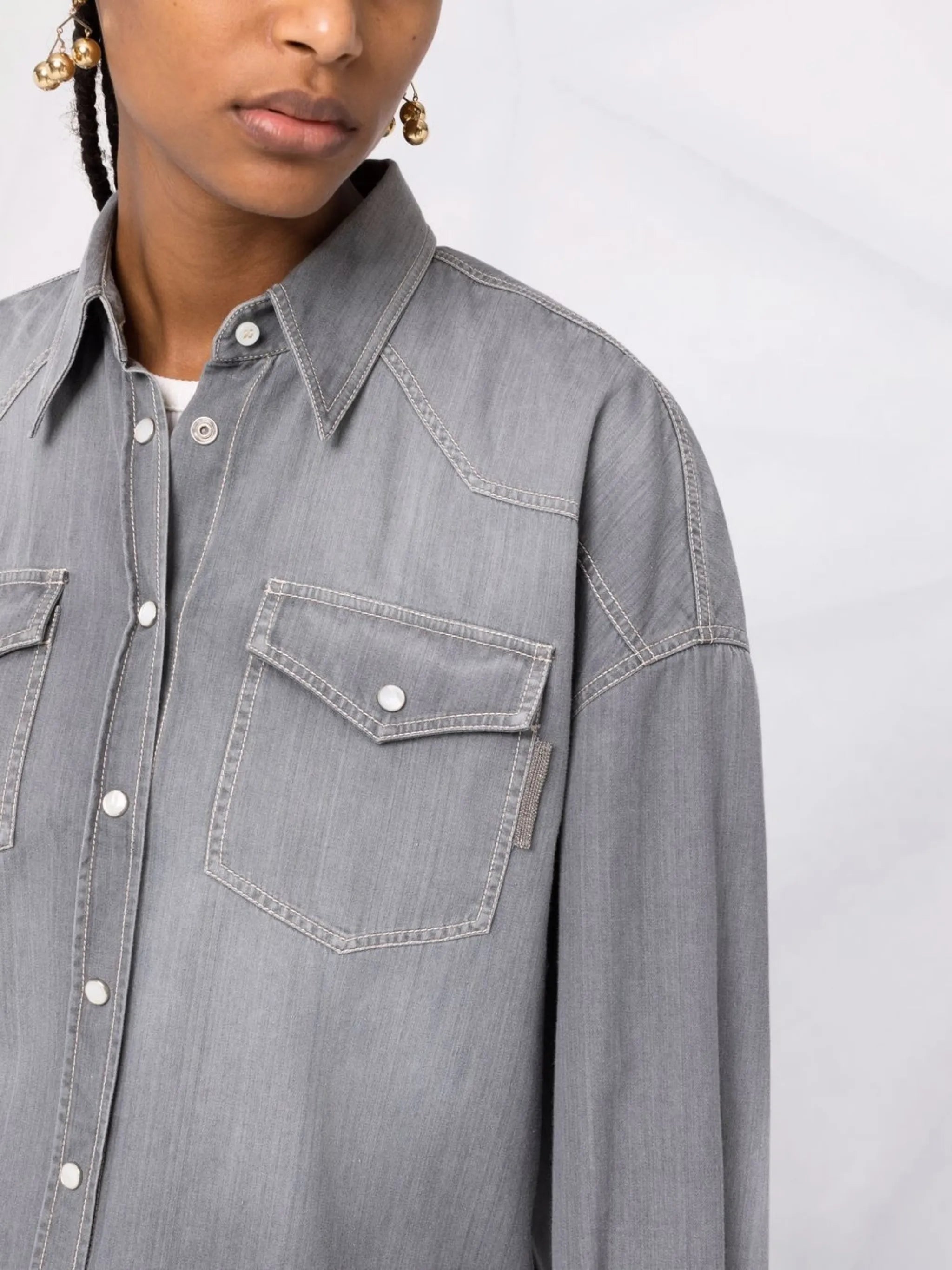 snap-fastening denim shirt
