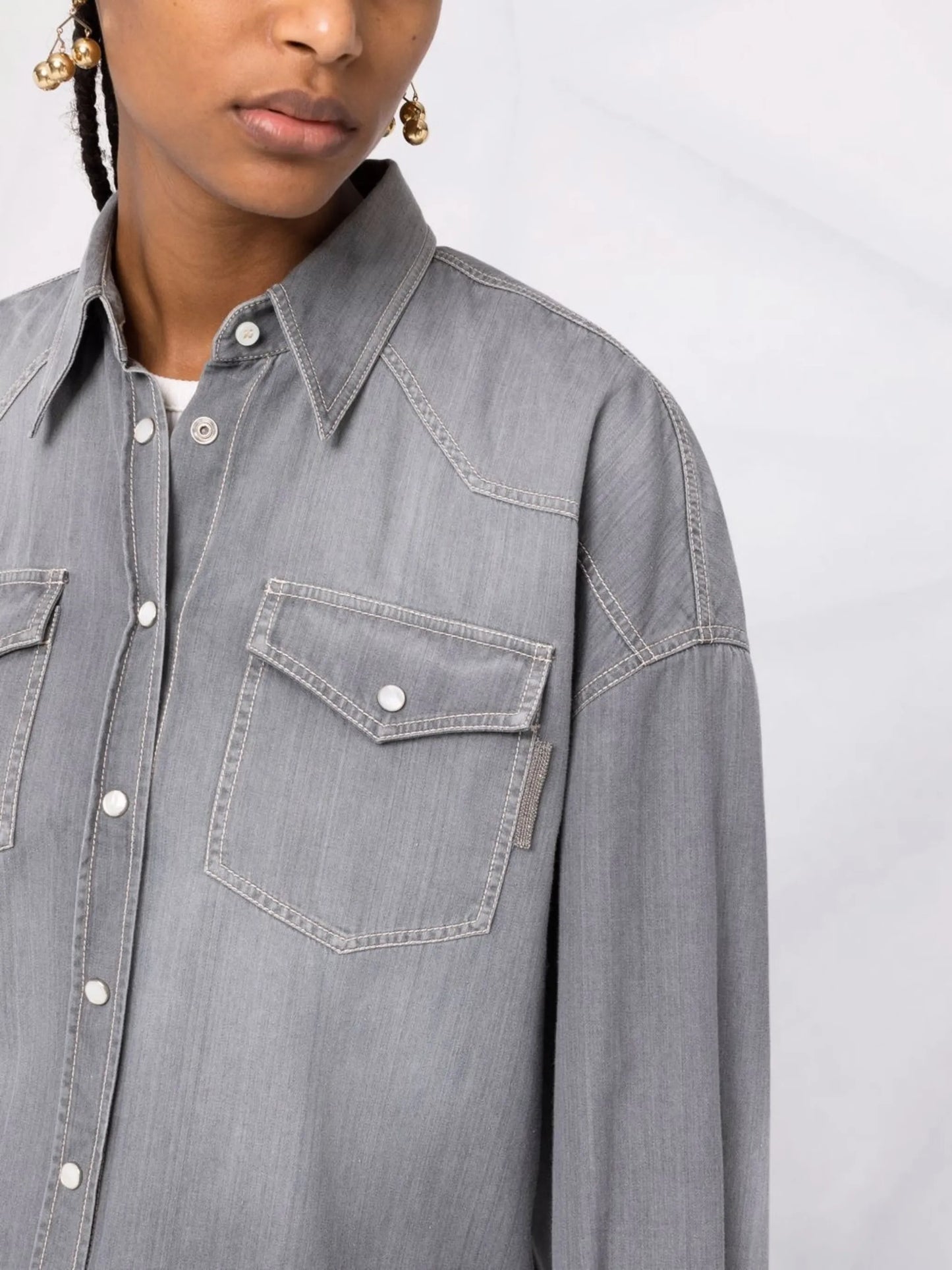 snap-fastening denim shirt