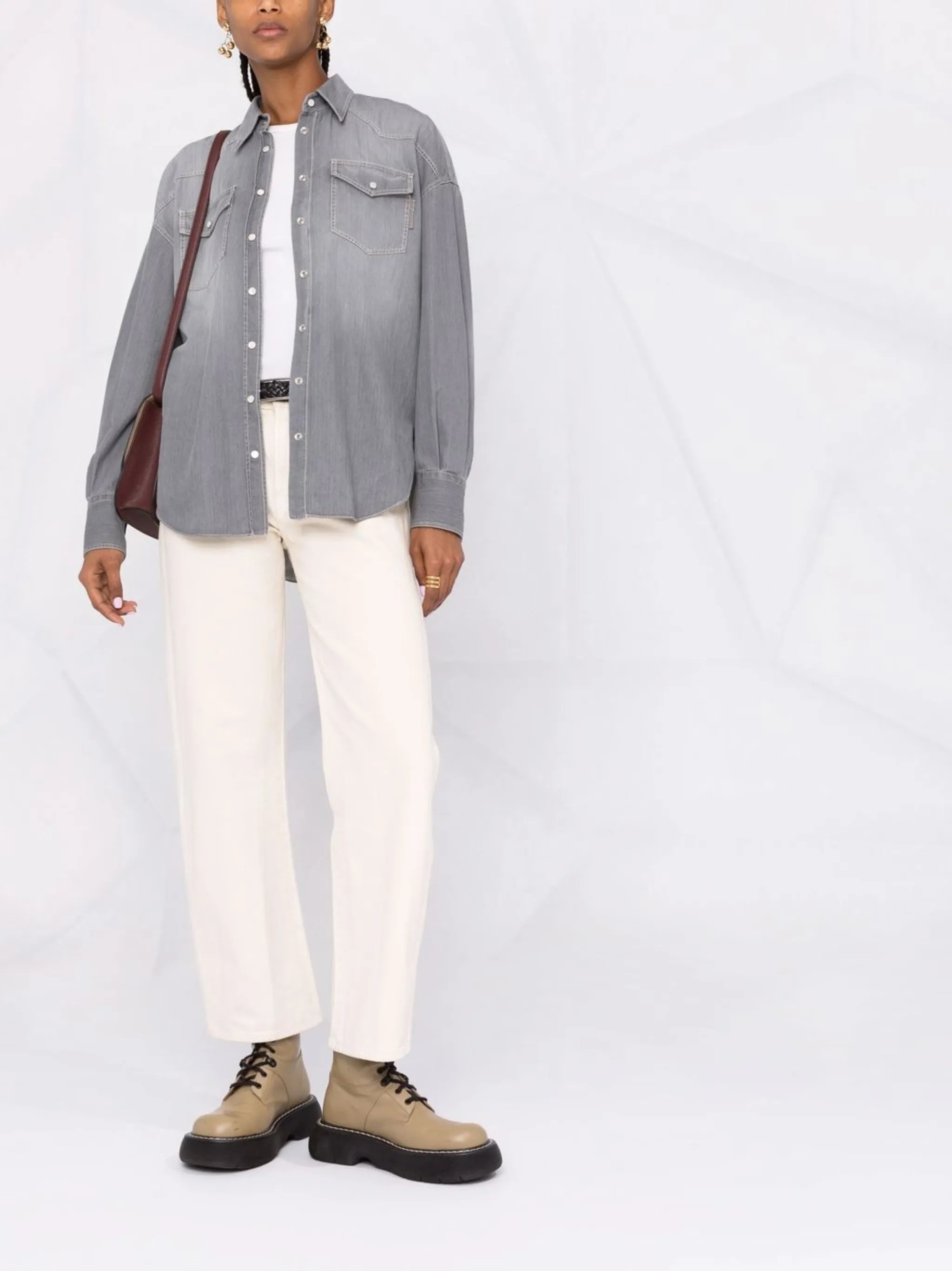 snap-fastening denim shirt
