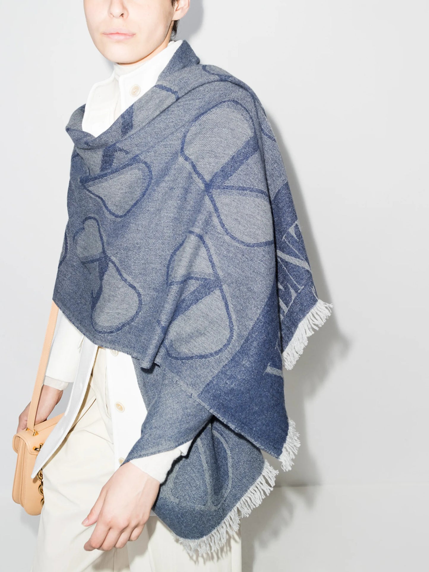 Vlogo jacquard fringed scarf