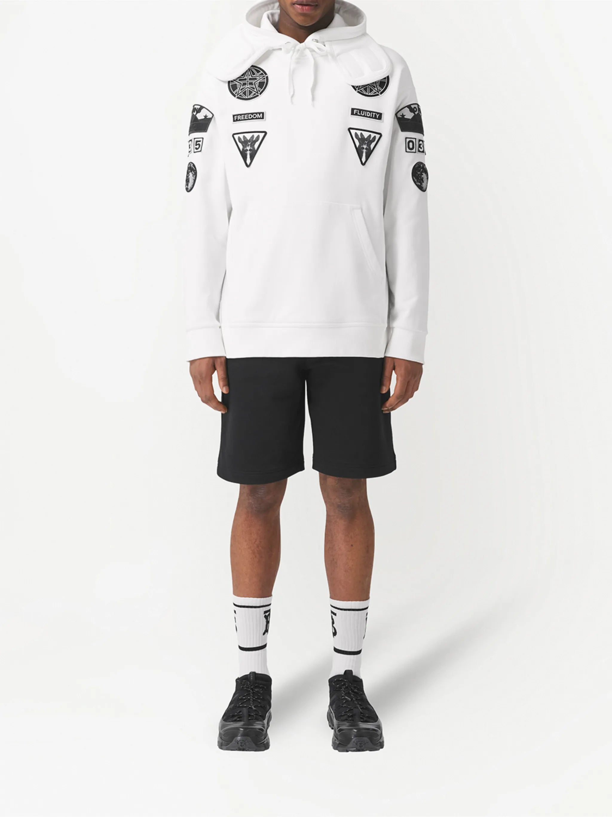 Ari coordinates print track shorts