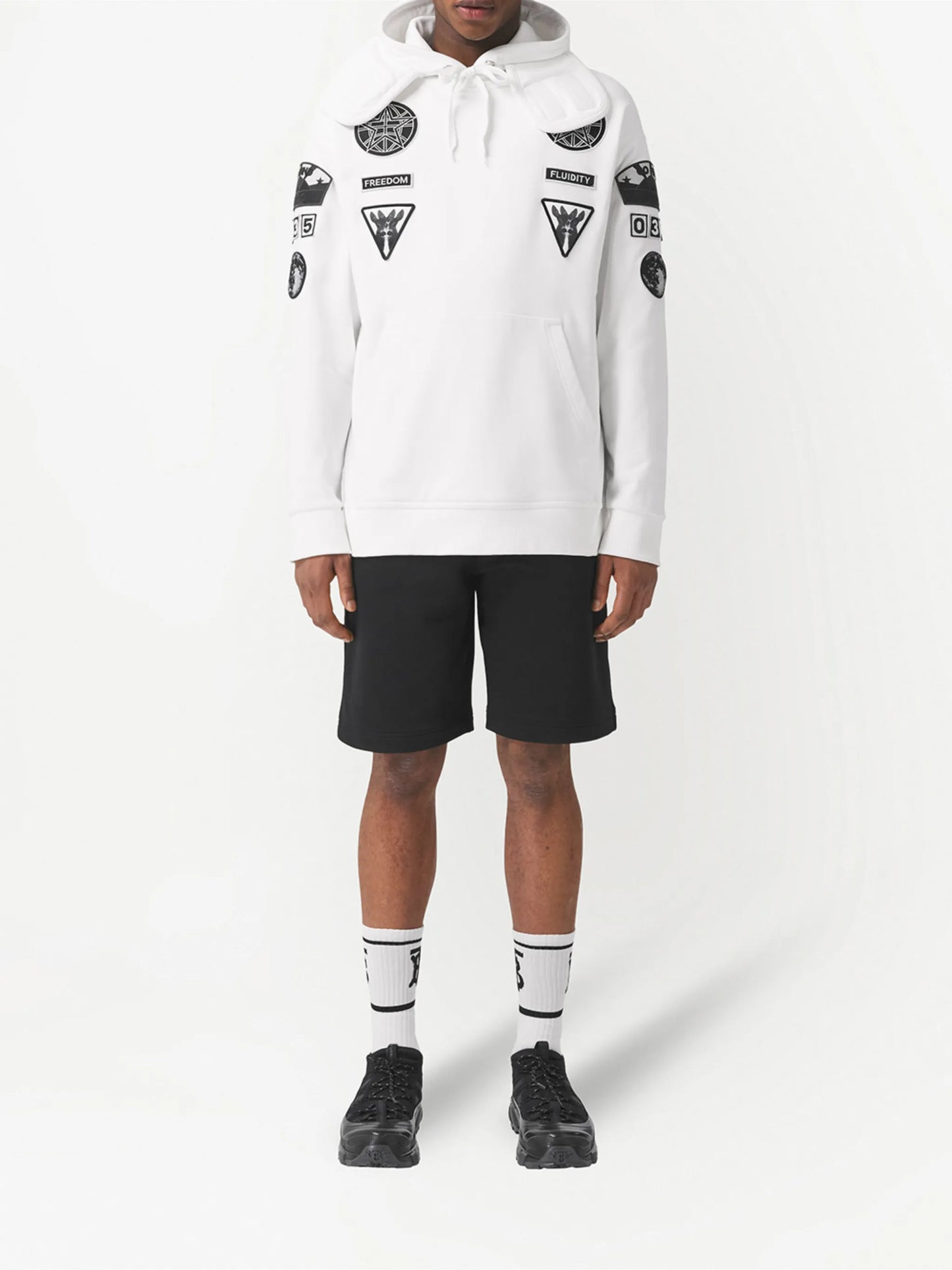 Ari coordinates print track shorts