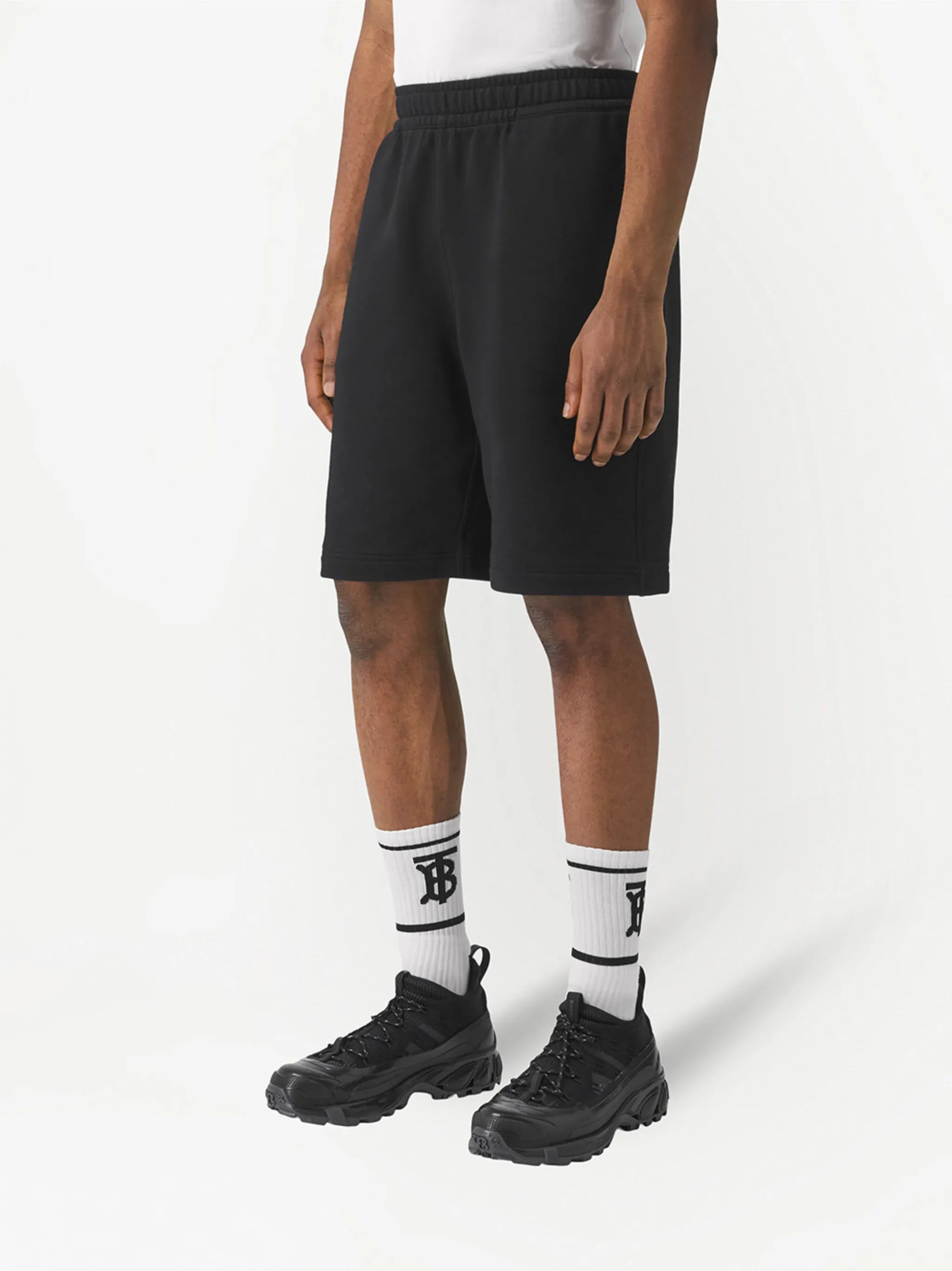 Ari coordinates print track shorts