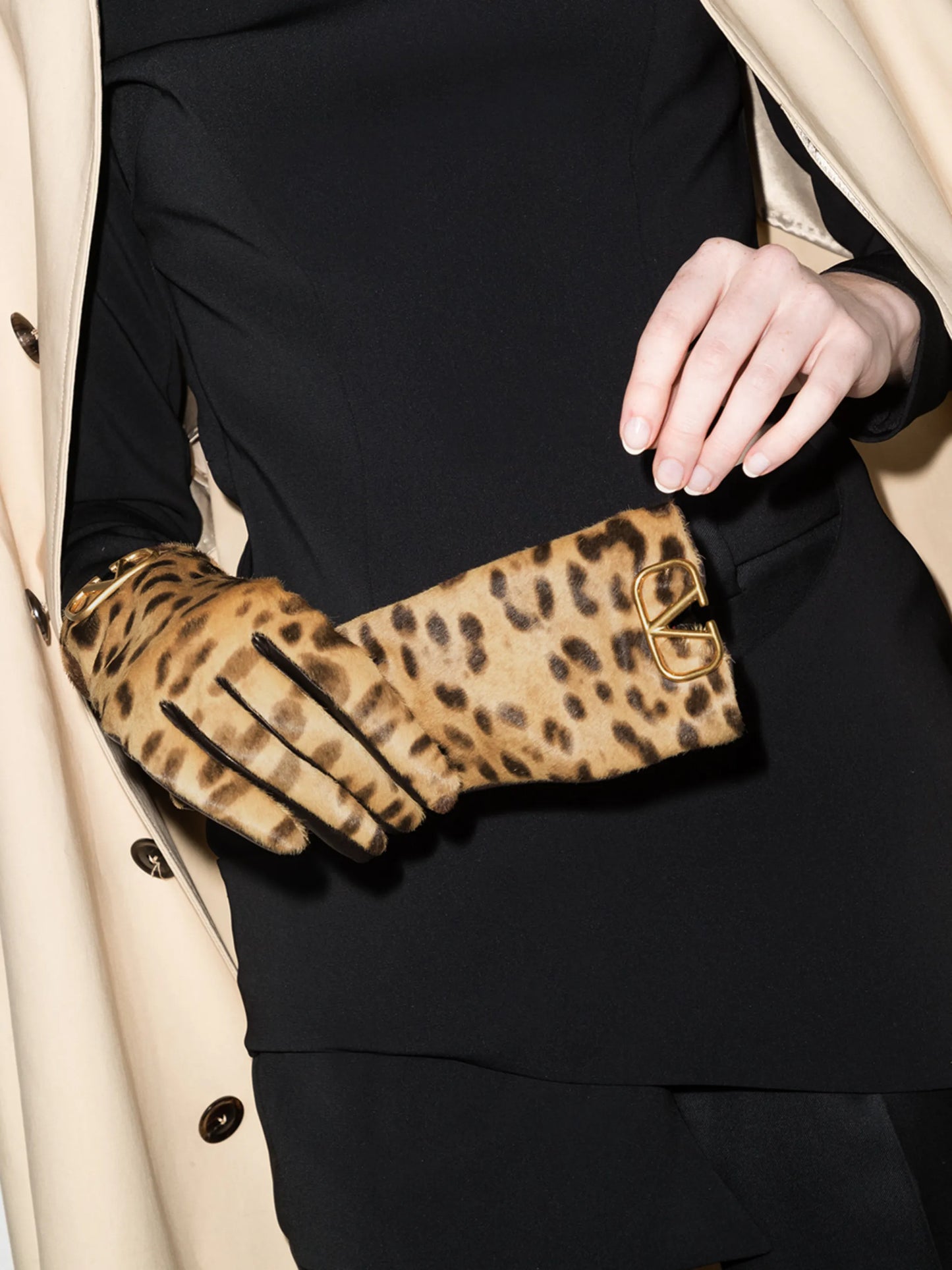 VLogo leopard print gloves
