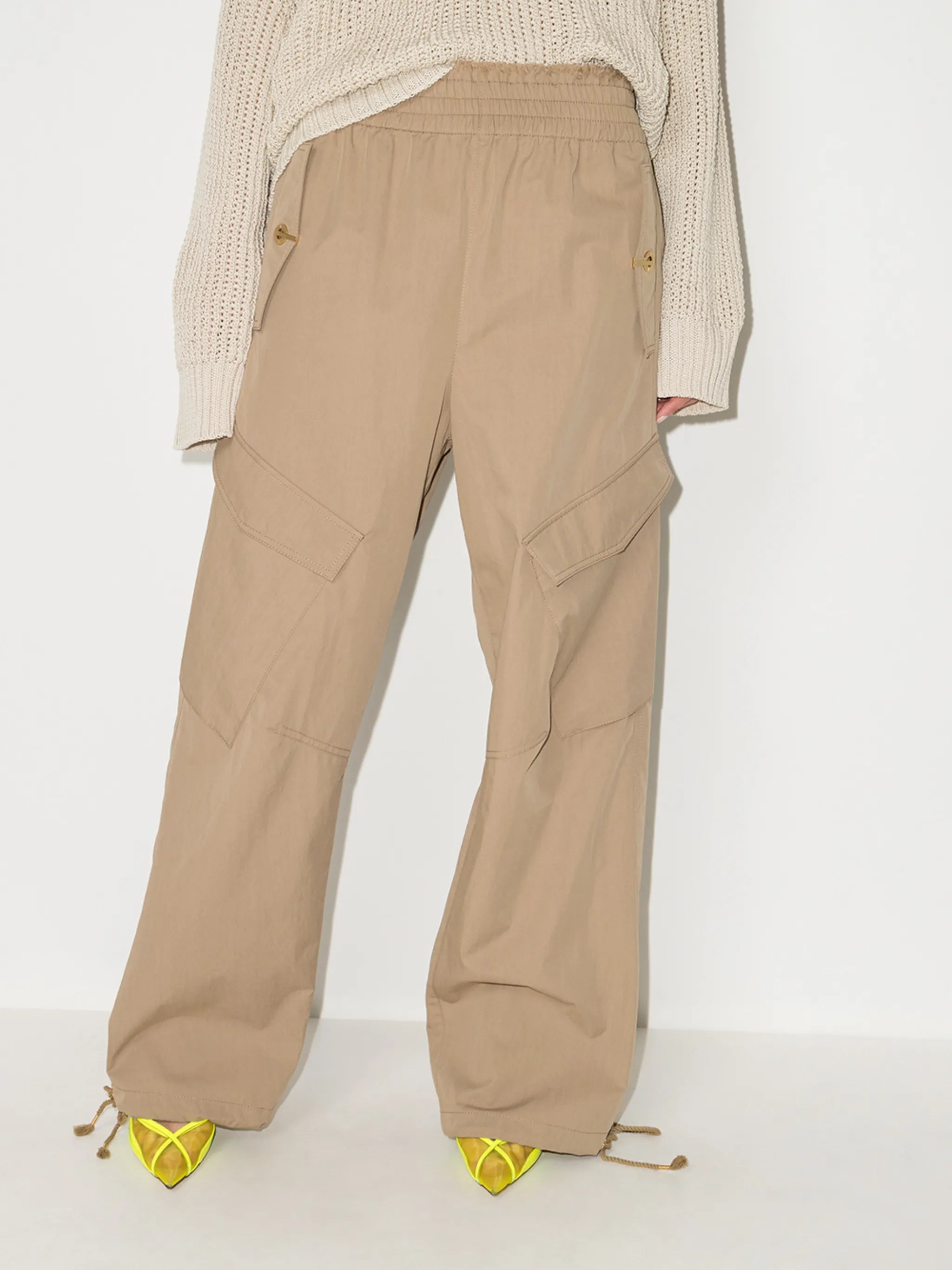 wide-leg cargo trousers