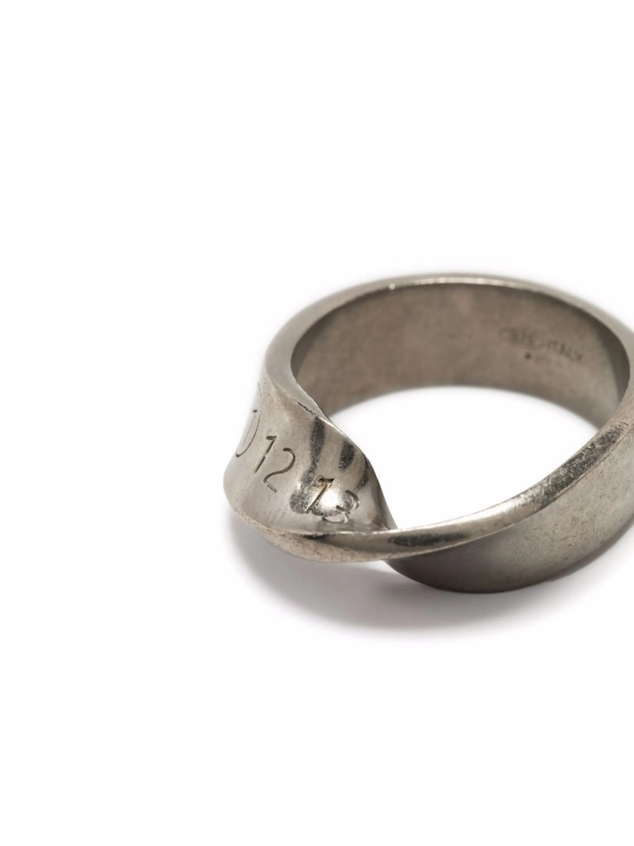 numbers-motif twisted ring