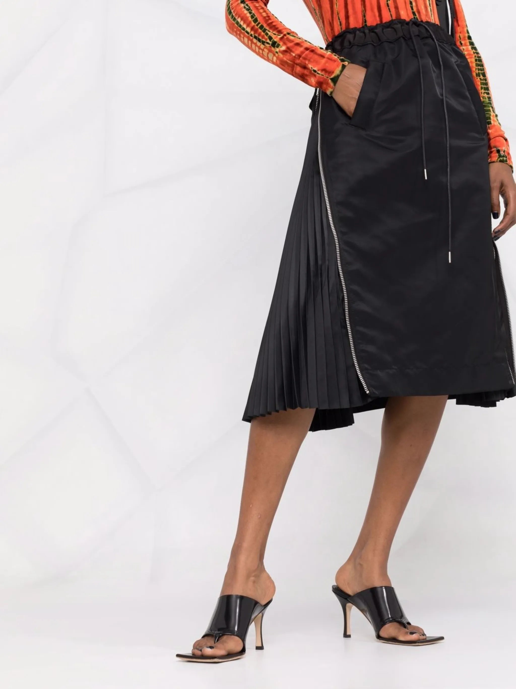 contrast-panel pleated skirt