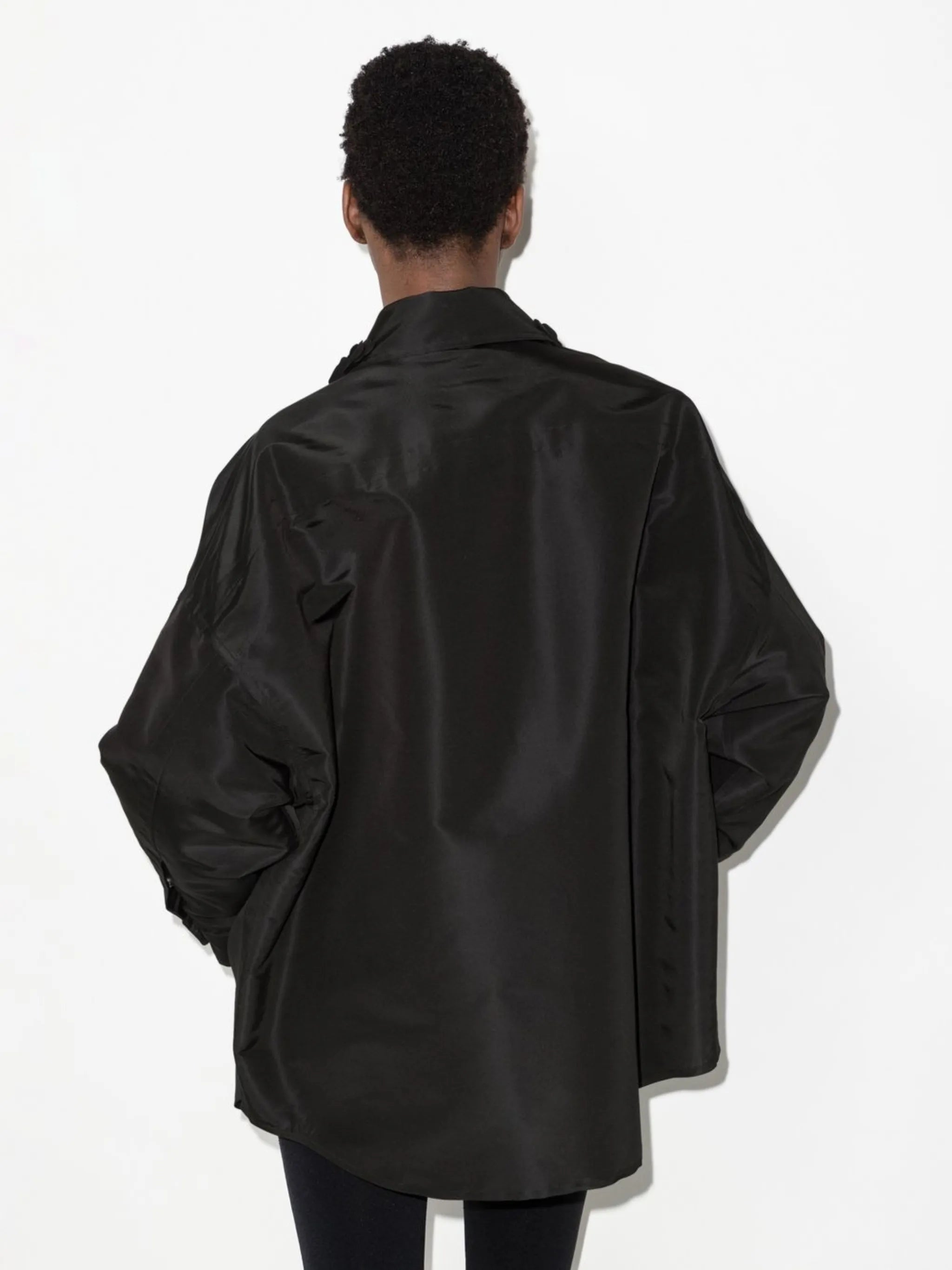 rose-appliqué collar shirt