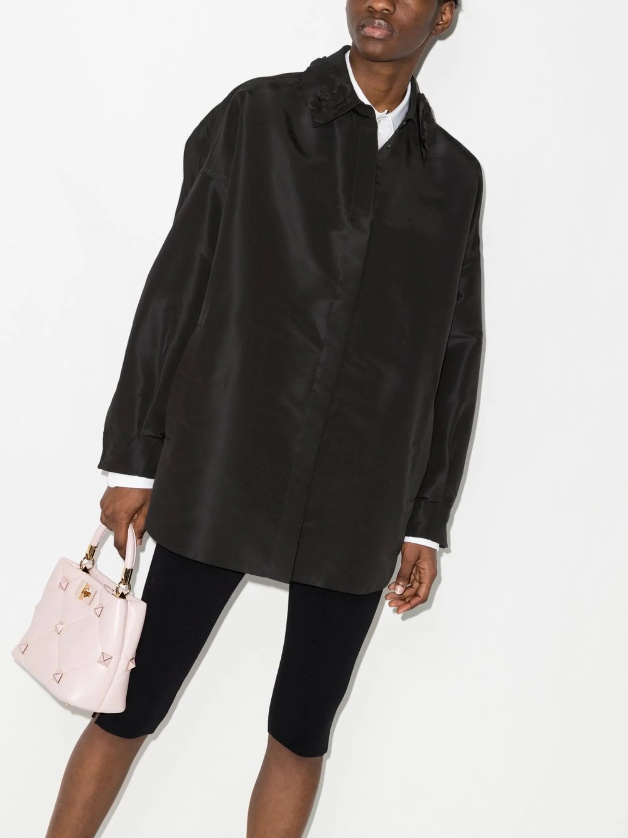 rose-appliqué collar shirt