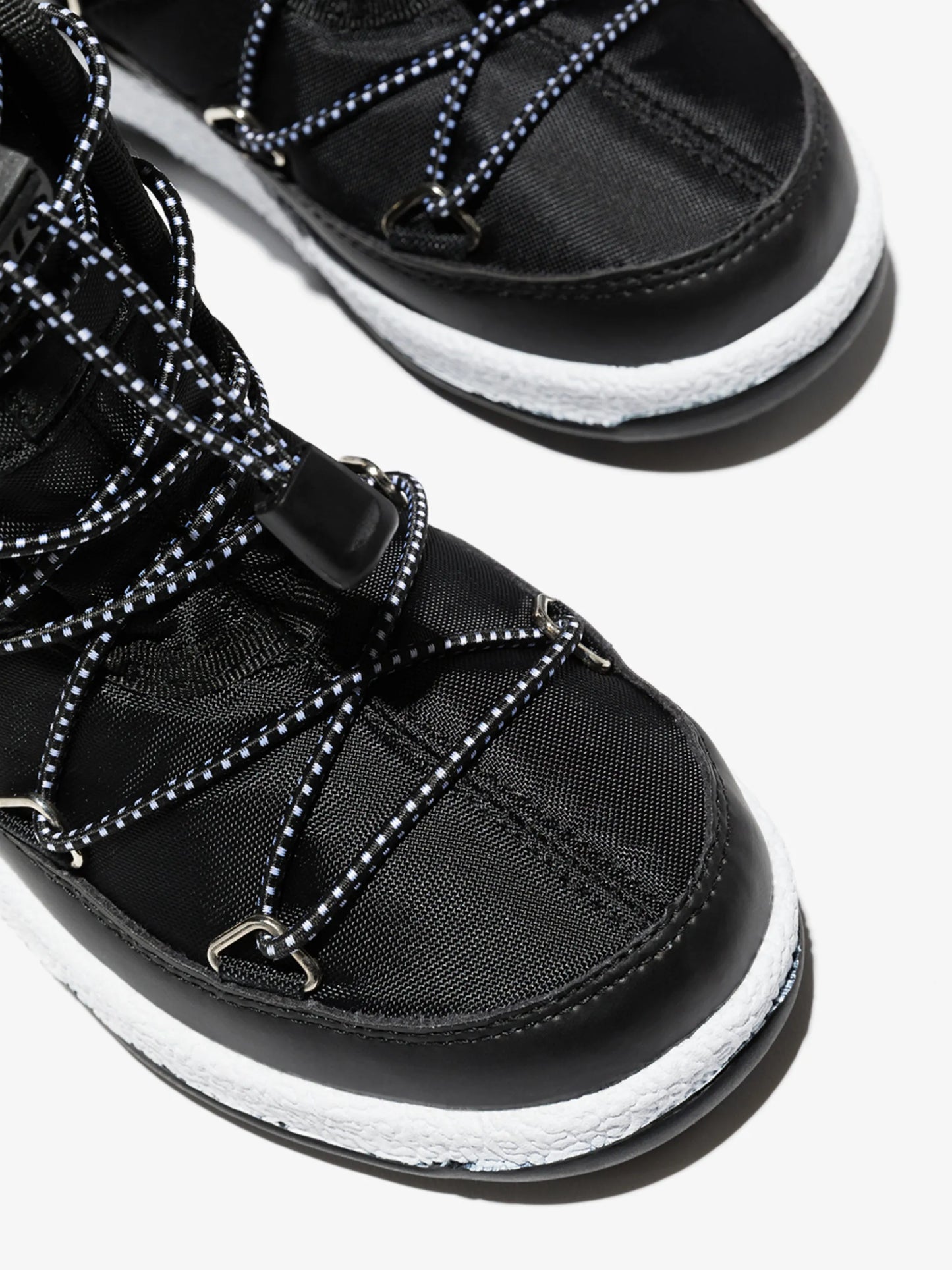 lace-up padded boots