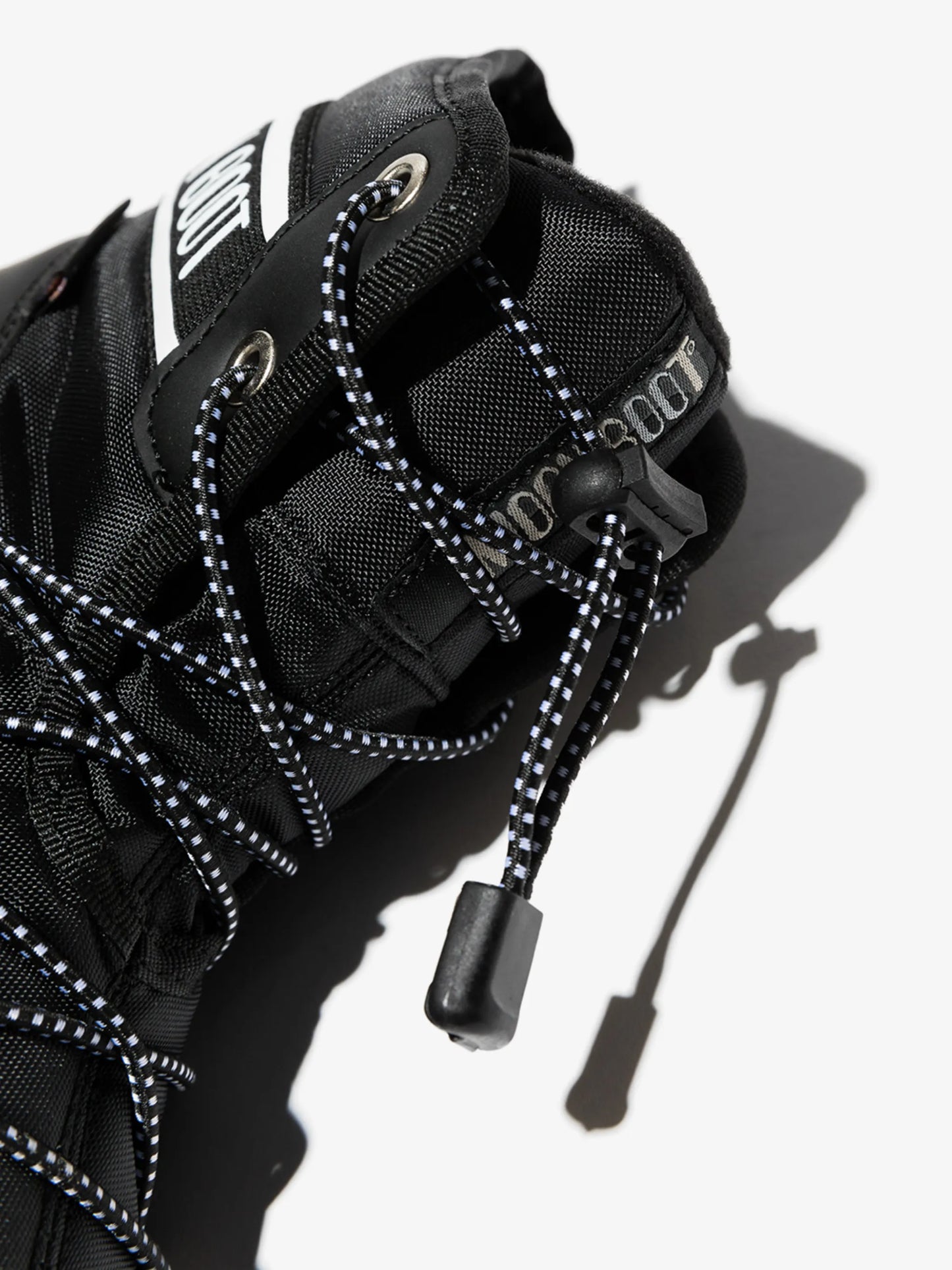 lace-up padded boots