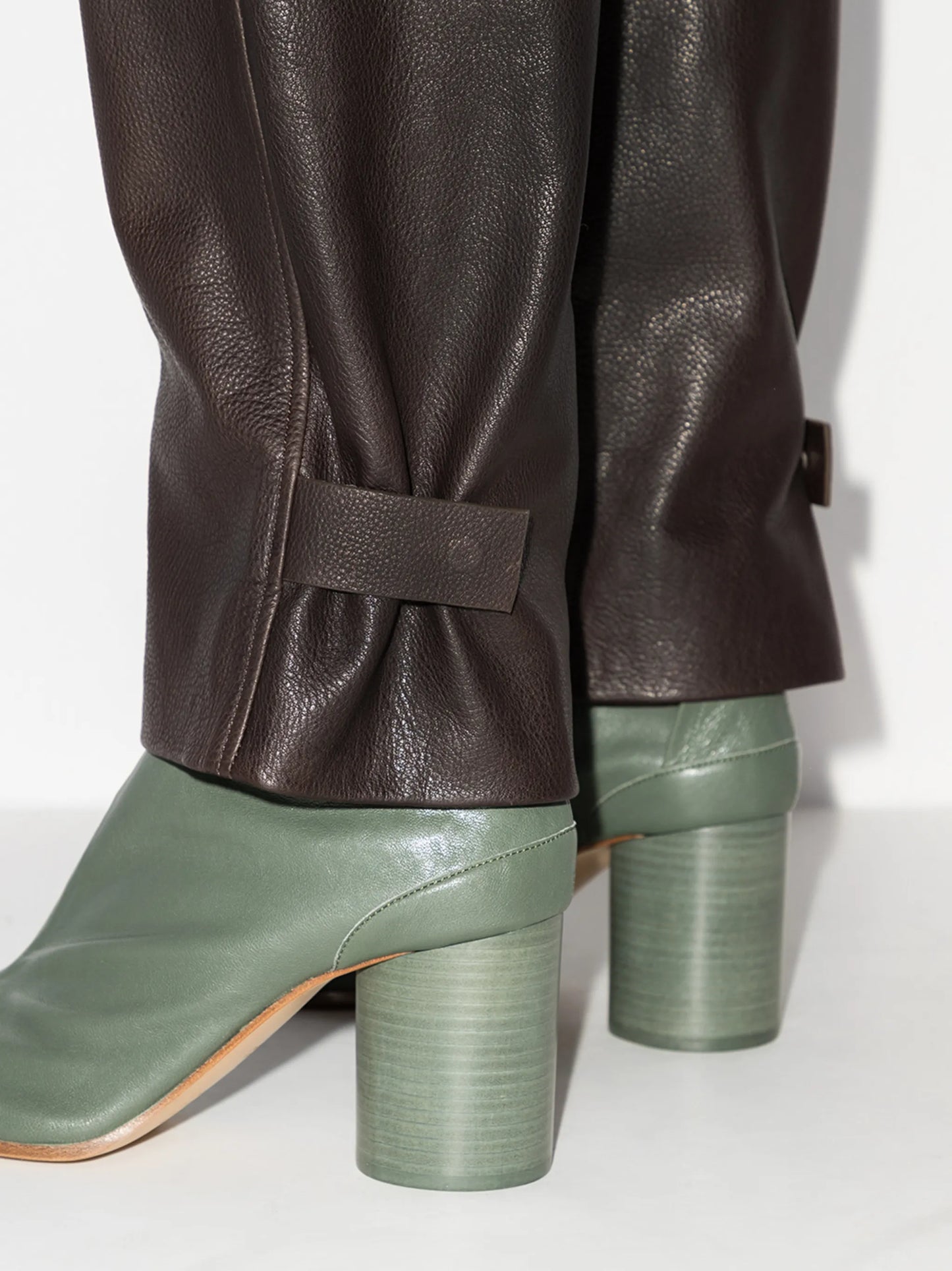belted straight-leg trousers