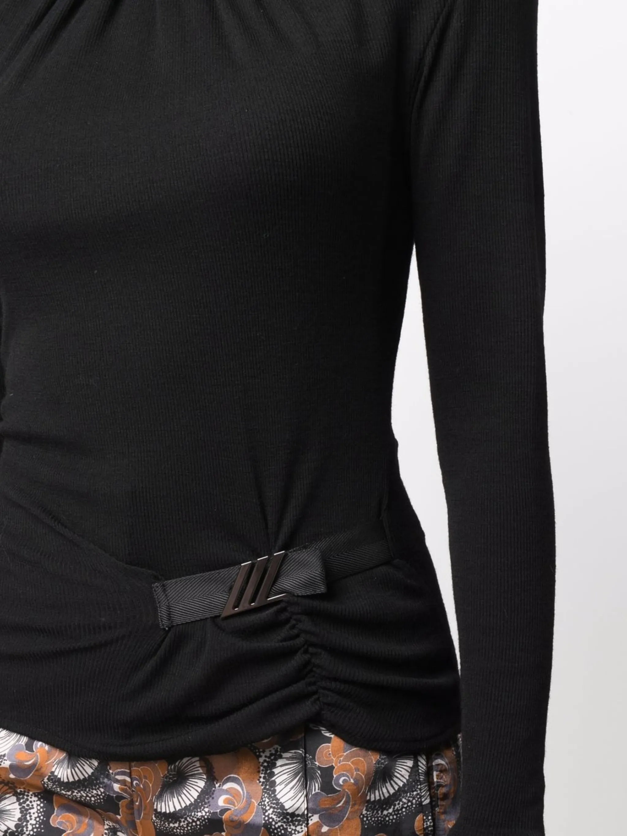 plaque-detail jumper