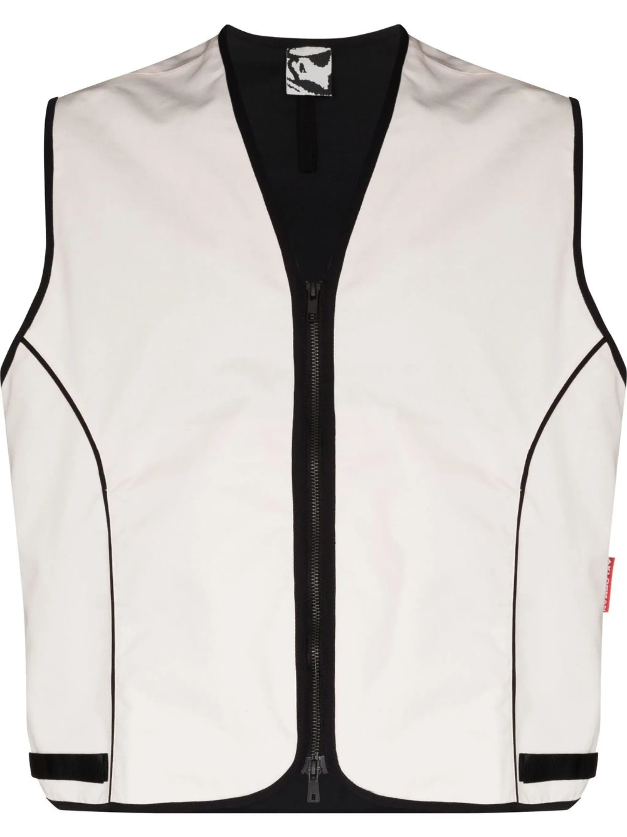 zip-fastening sleeveless jacket