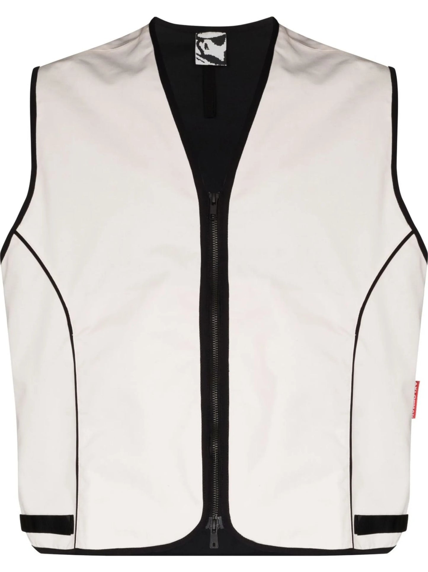zip-fastening sleeveless jacket