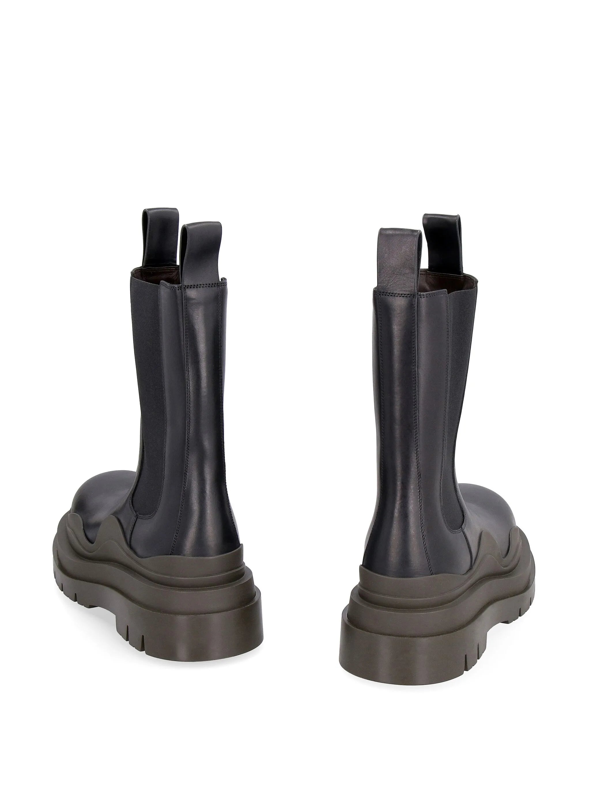 Tire contrasting ridged-sole boots