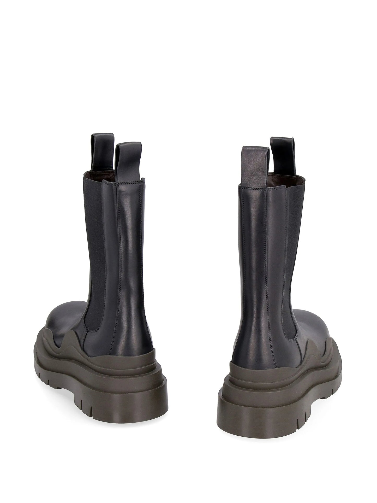 Tire contrasting ridged-sole boots