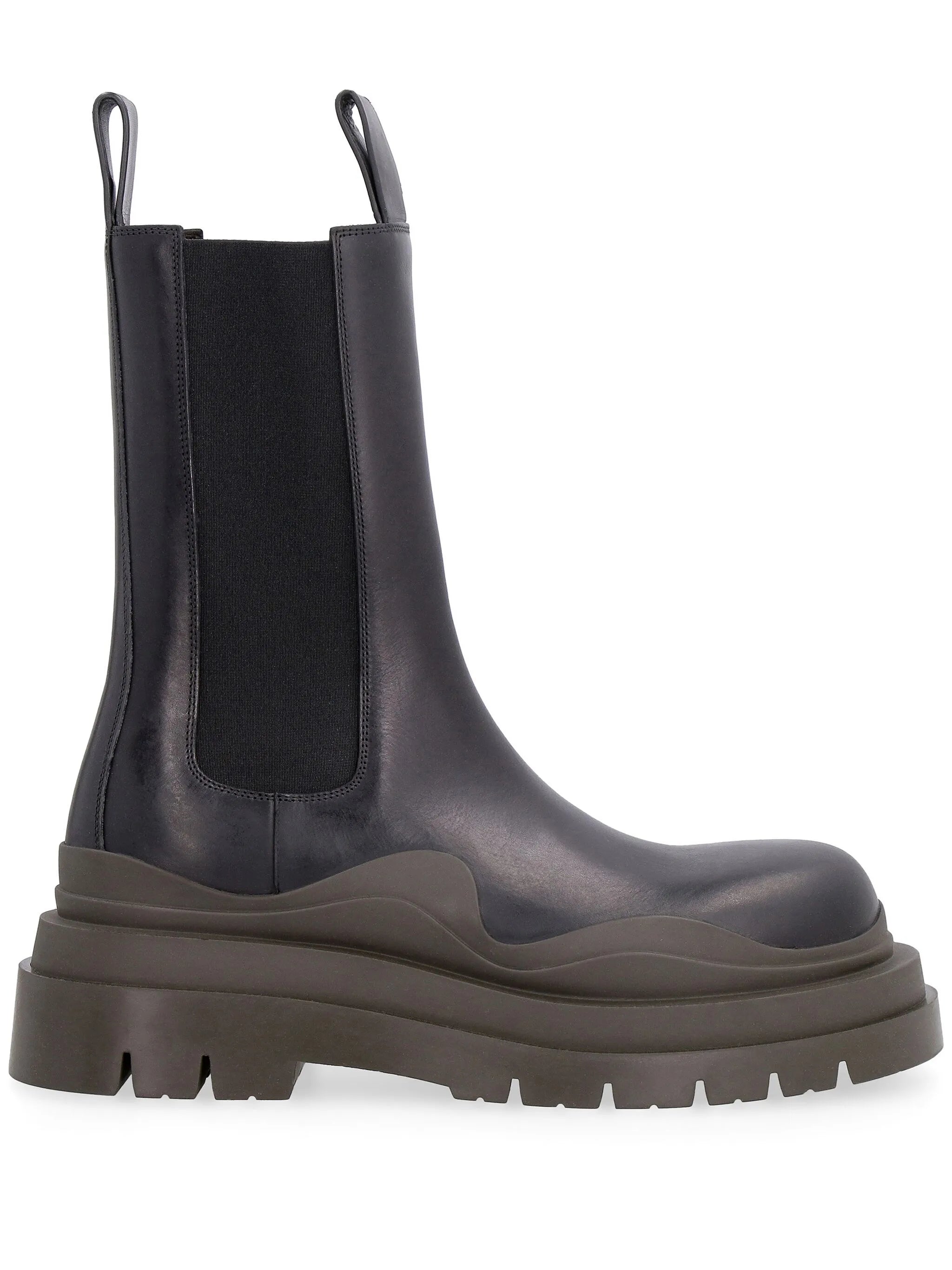 Tire contrasting ridged-sole boots
