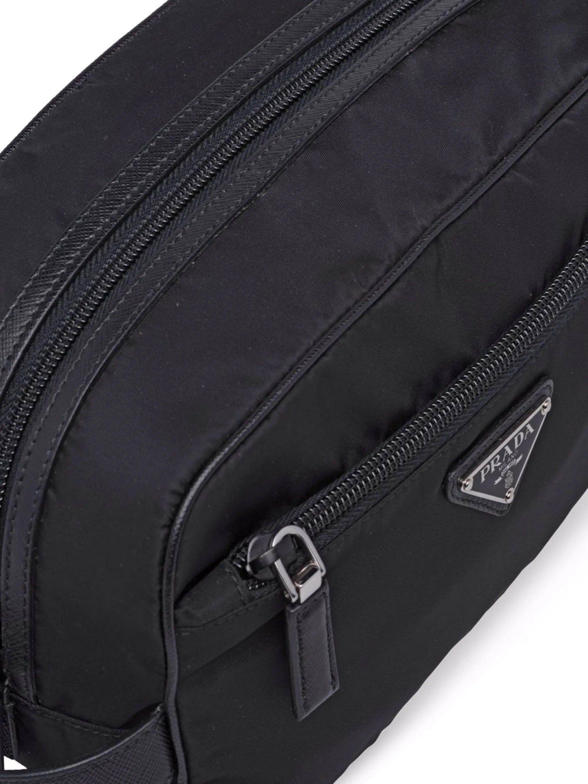logo-plaque wash bag