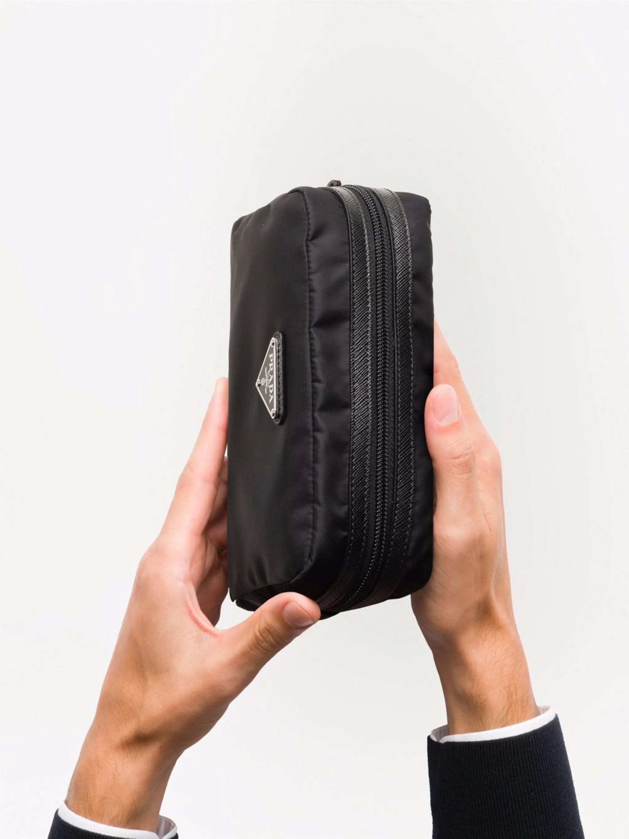 logo-plaque wash bag