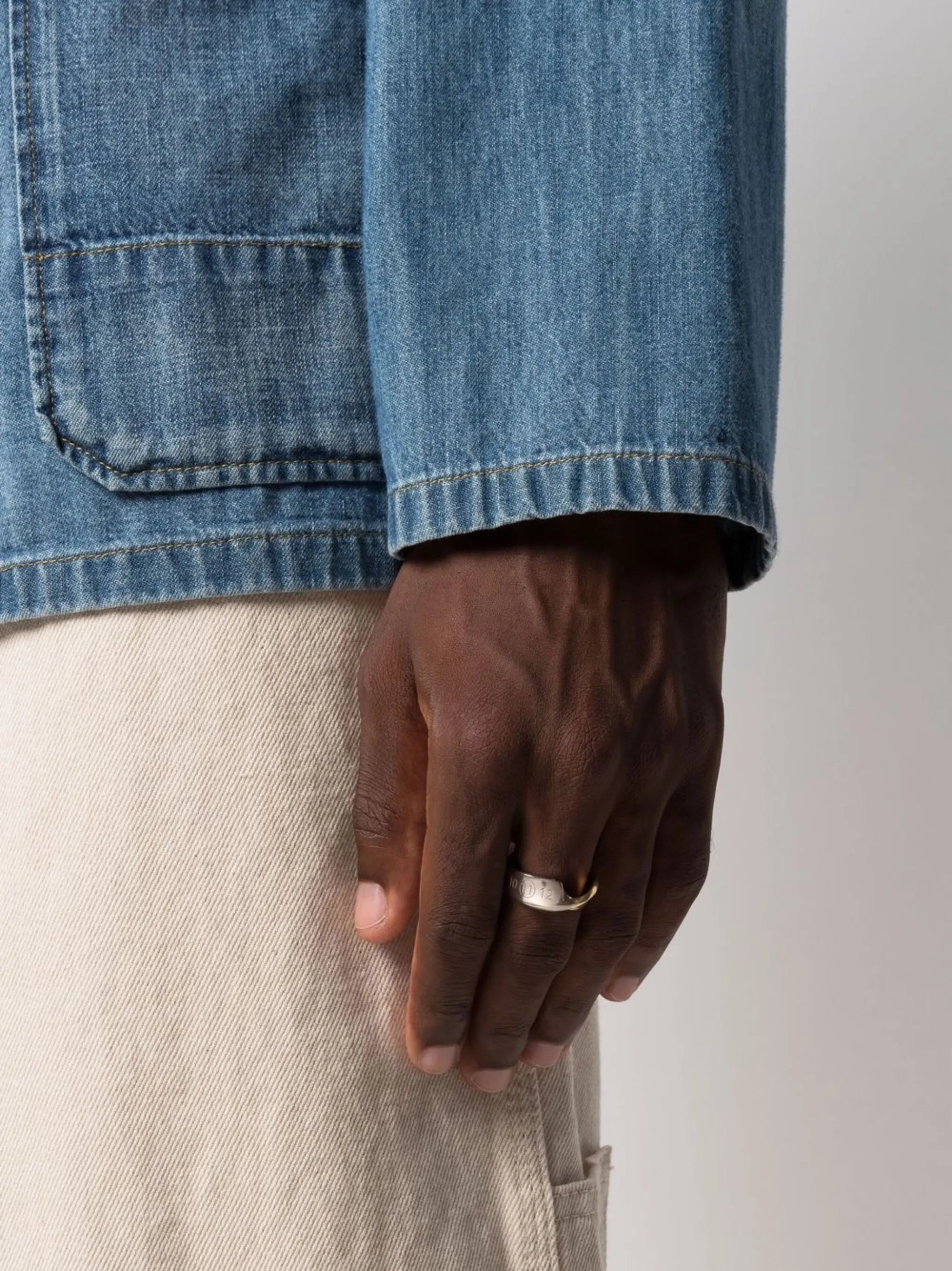 numbers-motif twisted ring