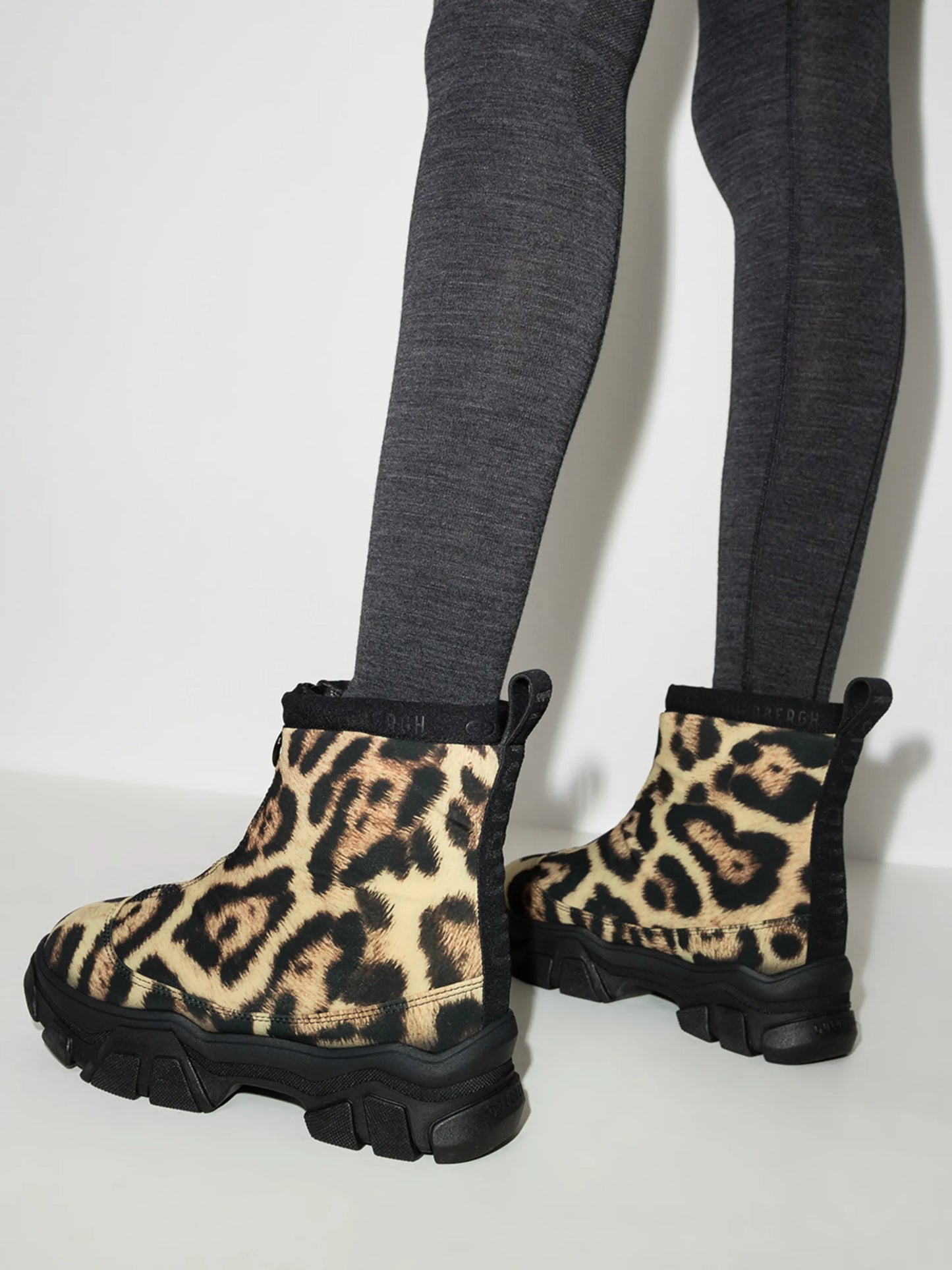 Stark jaguar print snow boots