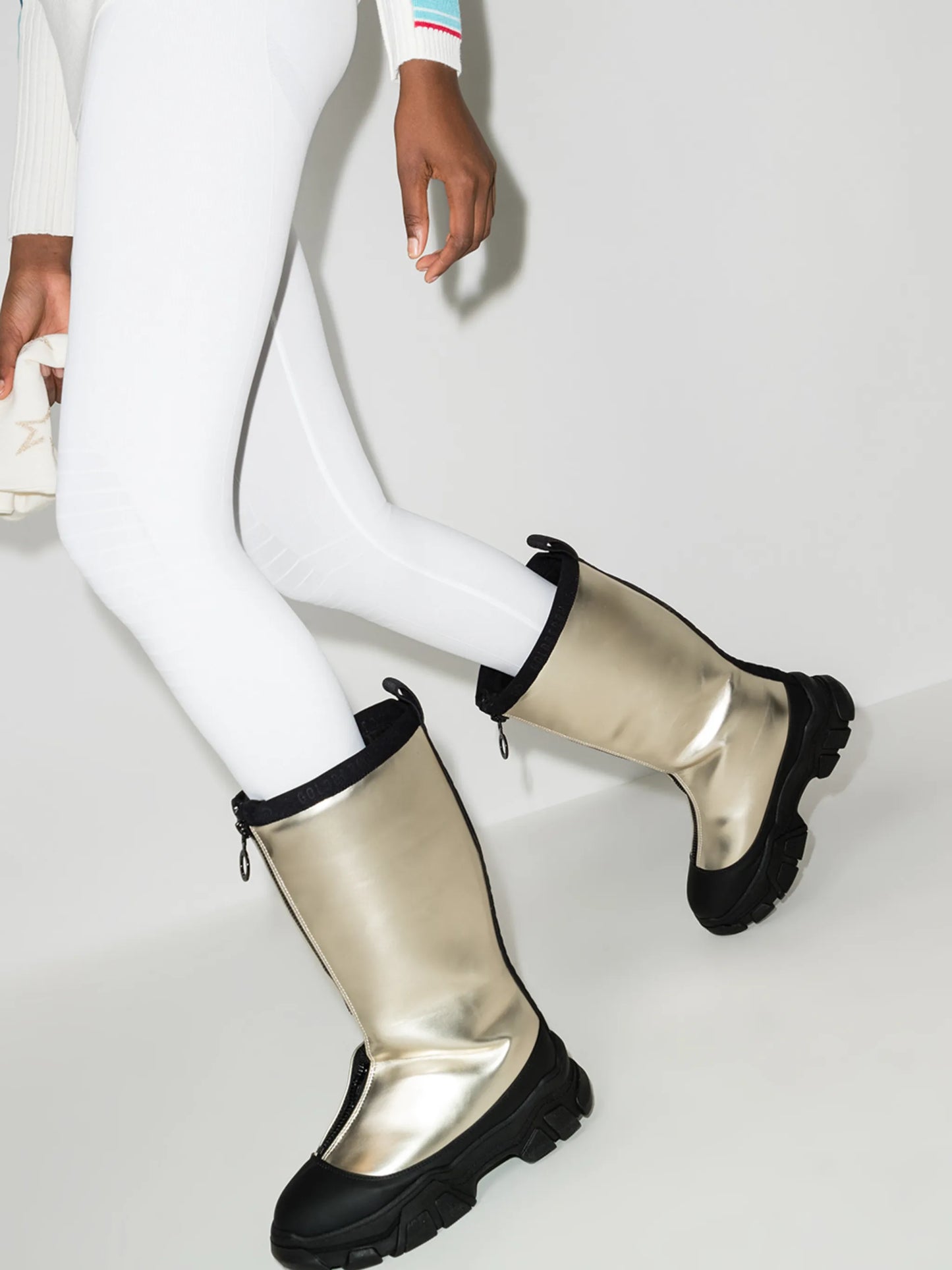 Sturdy metallic snow boots